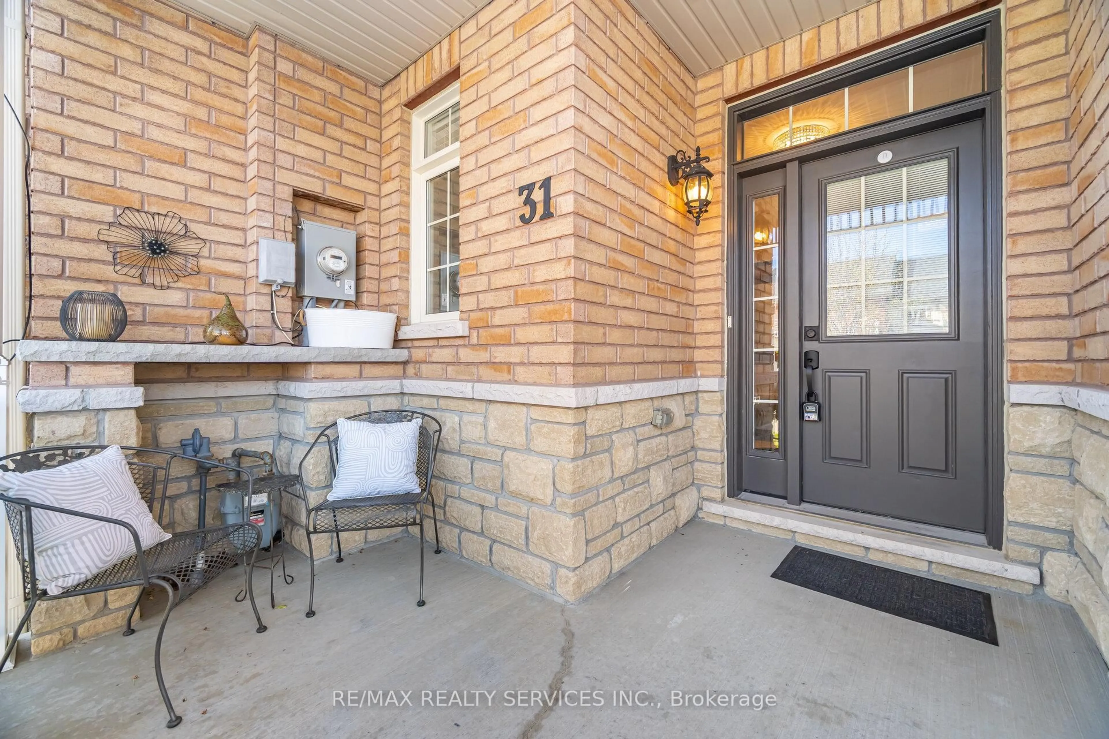 Unknown for 31 Fallis Cres, Caledon Ontario L7C 3R5
