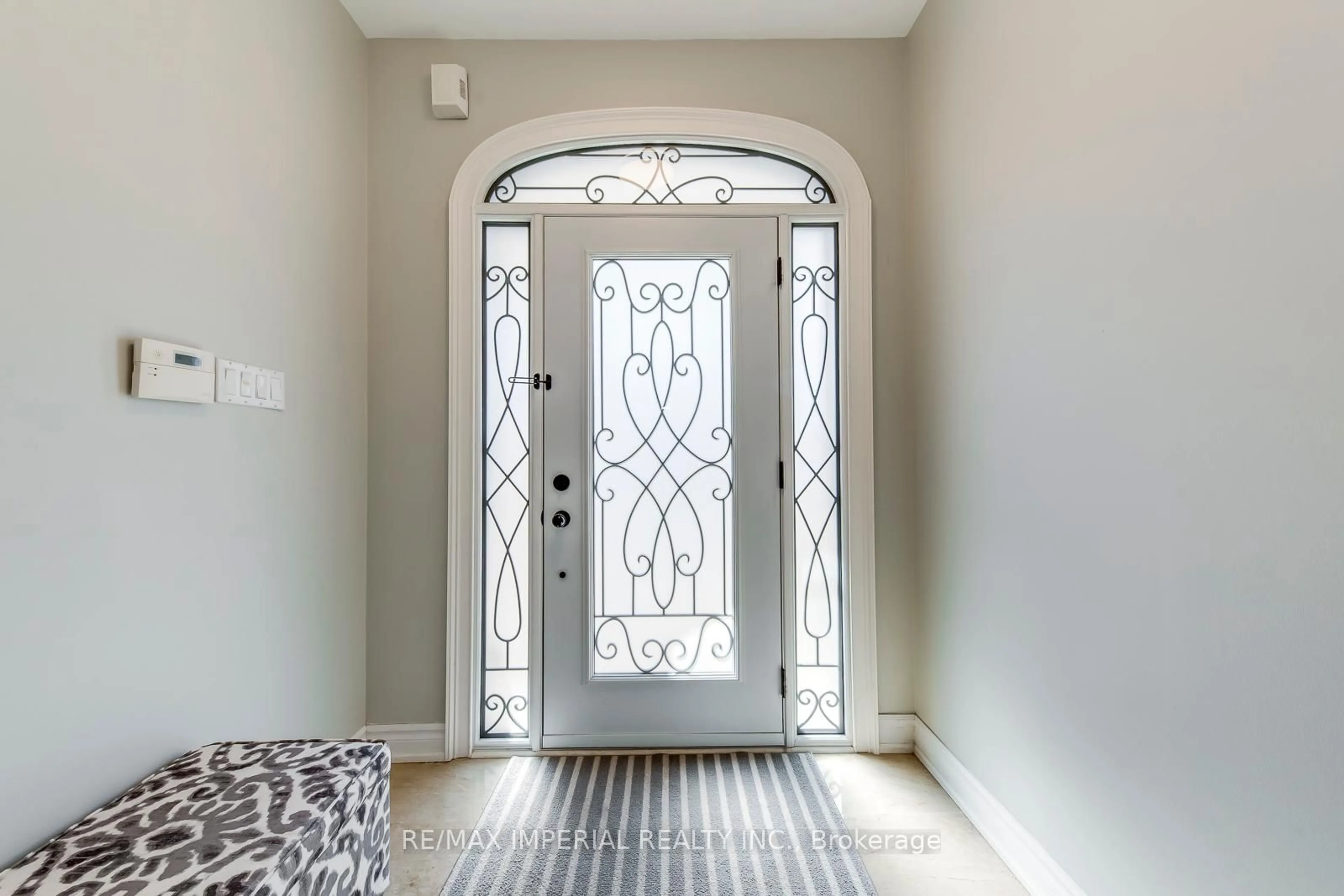 Indoor entryway for 3677 swanson Dr, Mississauga Ontario L5N 8J6