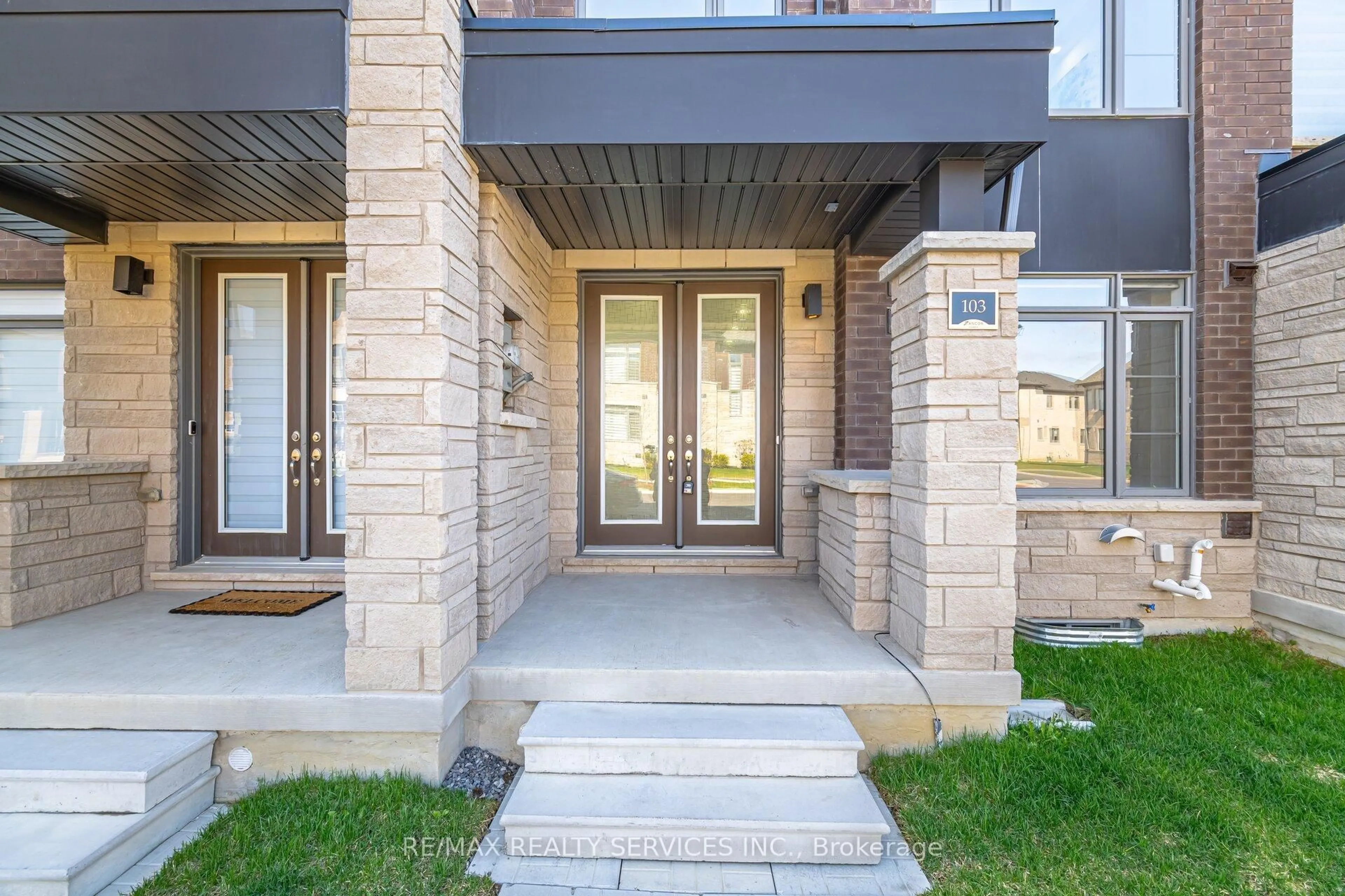 Indoor entryway for 103 Camino Real Dr, Caledon Ontario L7C 4M1