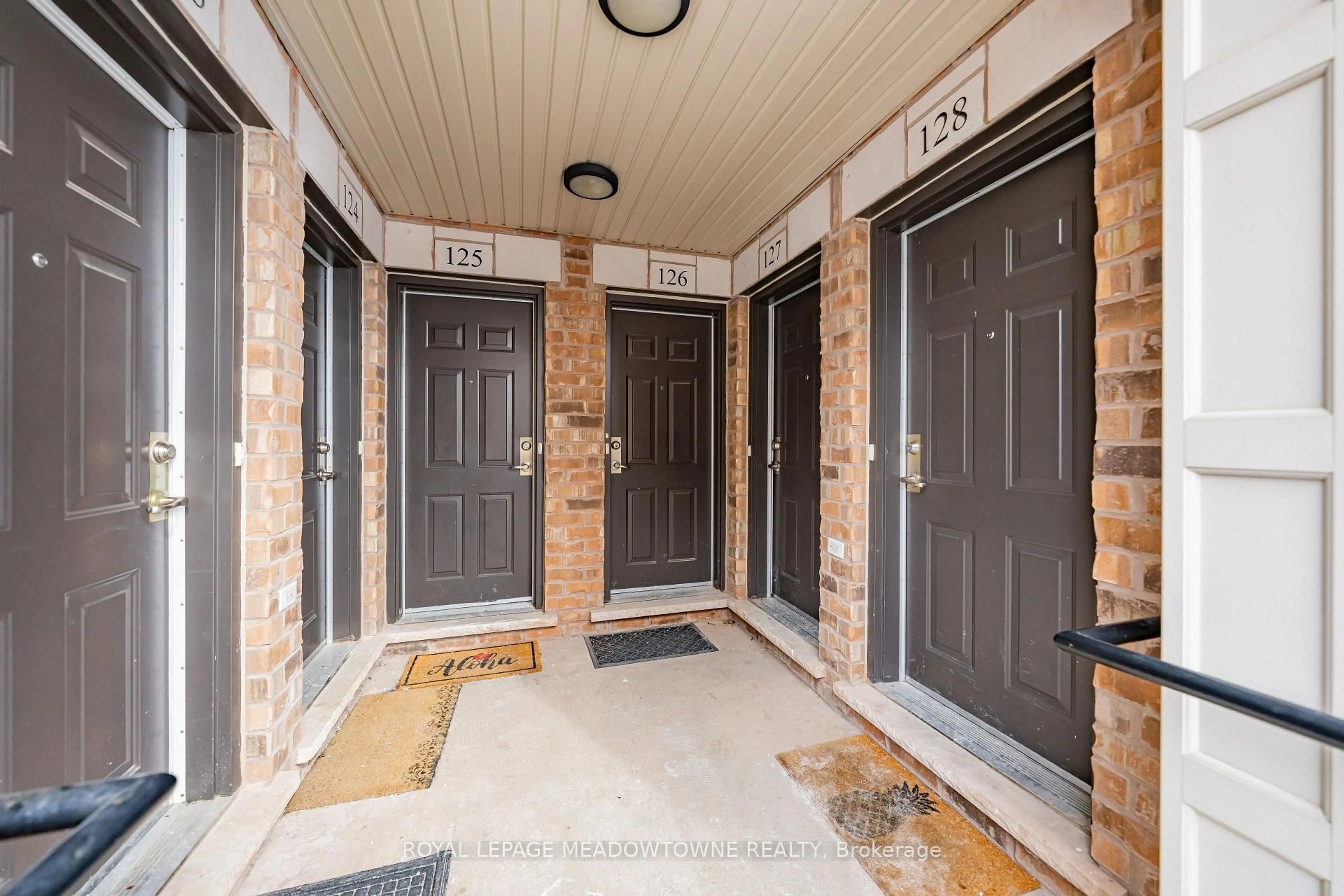 Indoor entryway for 2441 Greenwich Dr #127, Oakville Ontario L6M 0S4