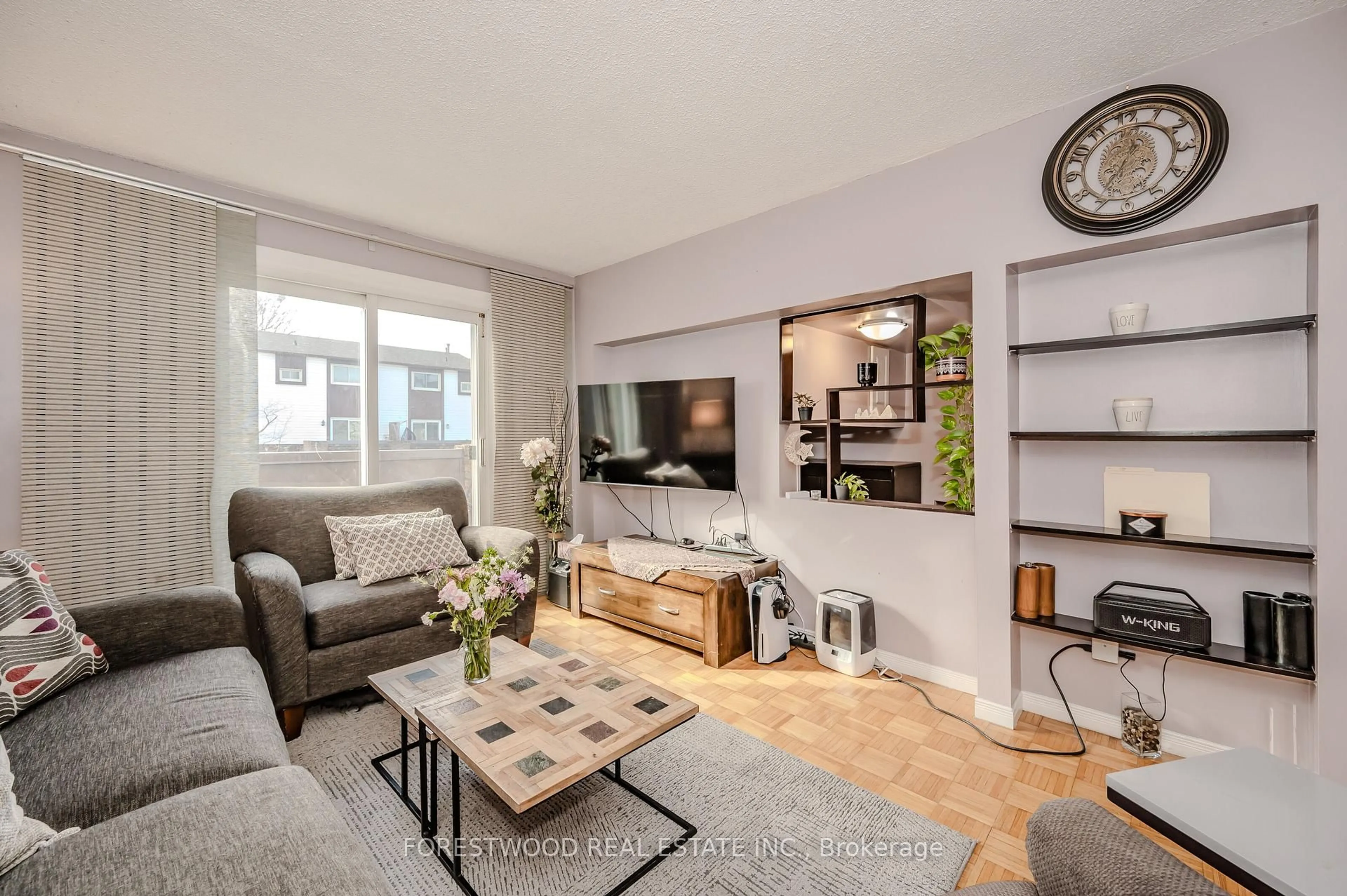 Living room with furniture, unknown for 1221 Dundix Rd #132, Mississauga Ontario L4Y 3Y9