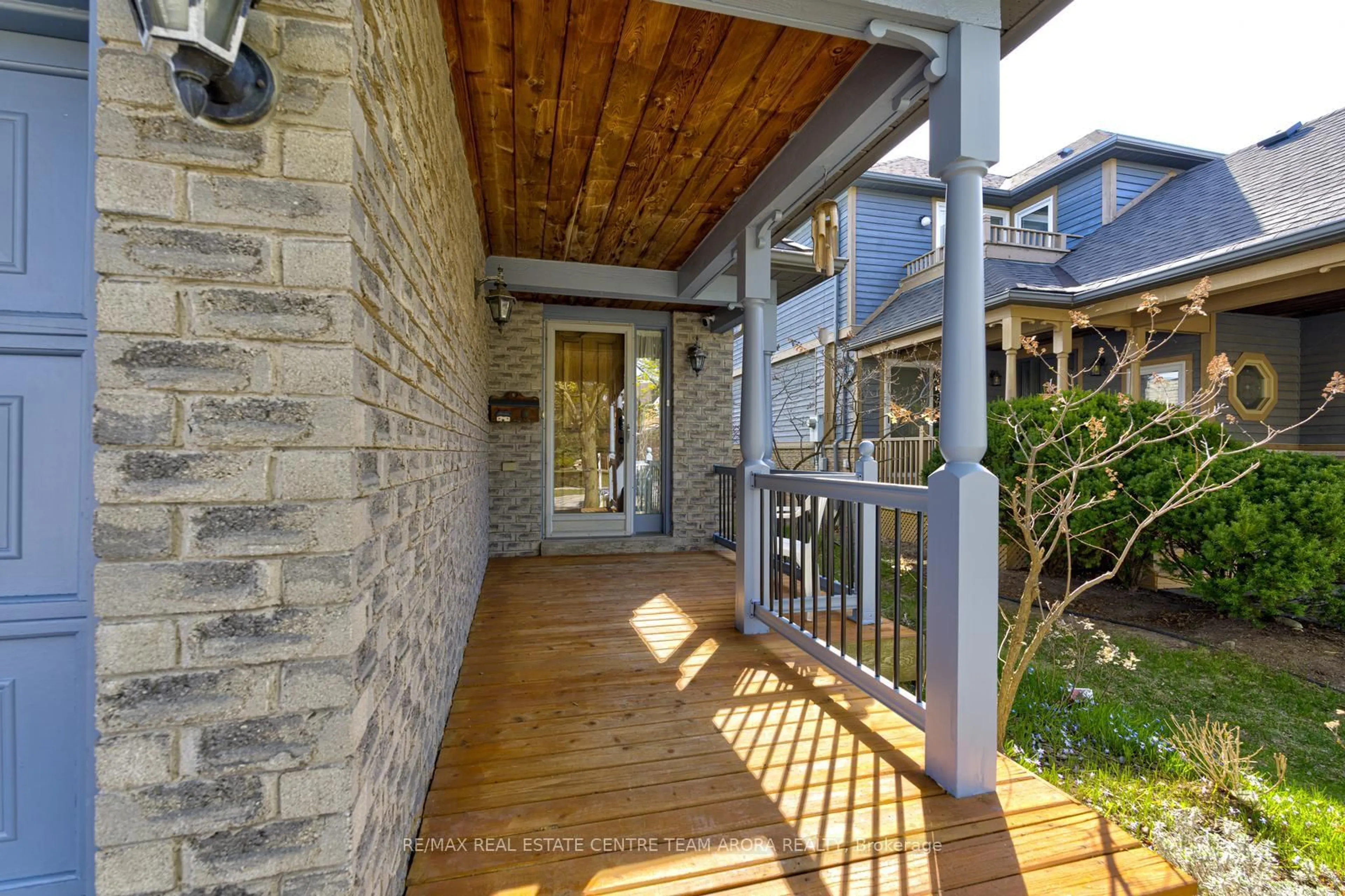 Patio, street for 5560 Middlebury Dr, Mississauga Ontario L5M 5G8