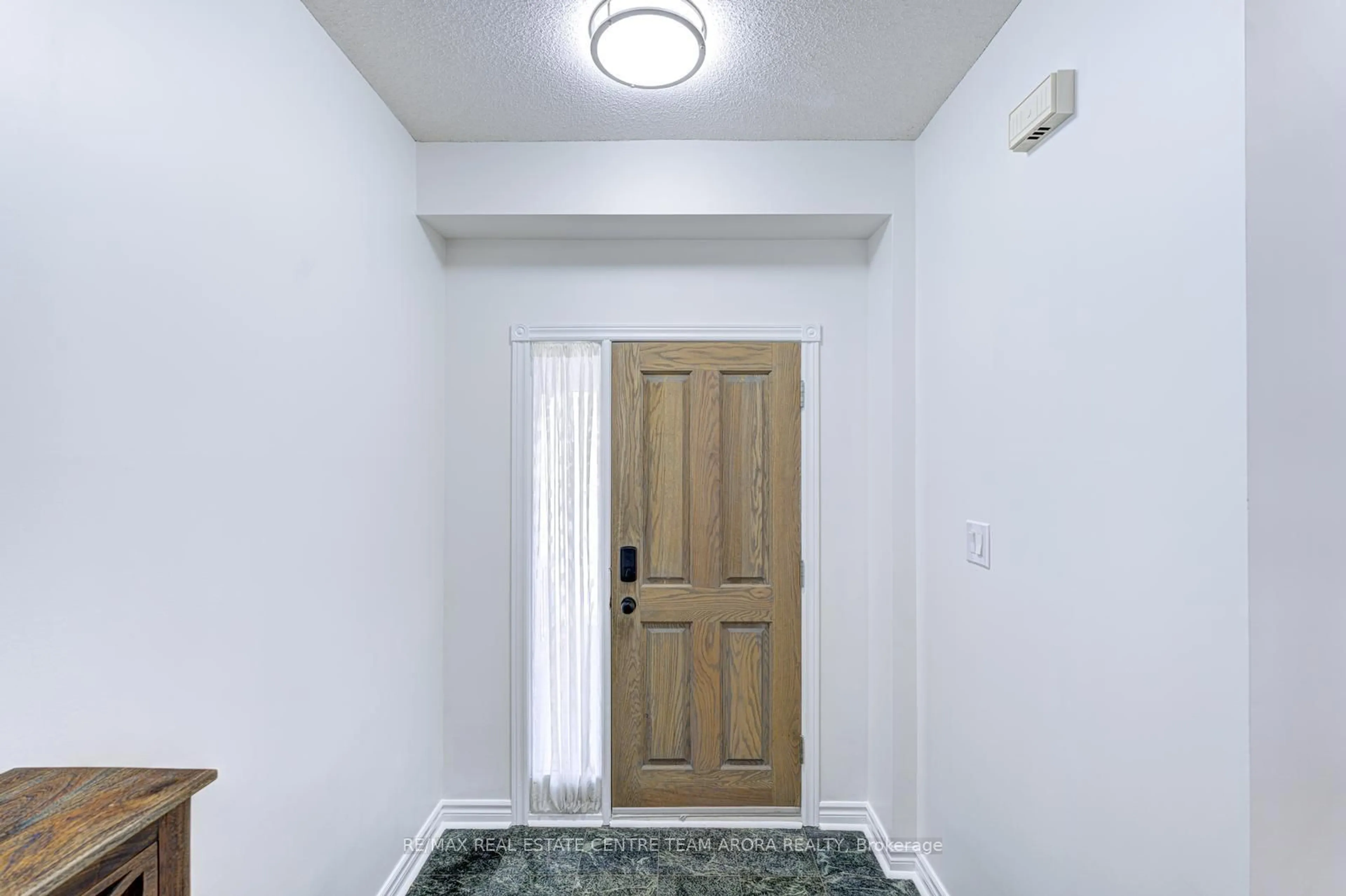 Indoor entryway for 5560 Middlebury Dr, Mississauga Ontario L5M 5G8
