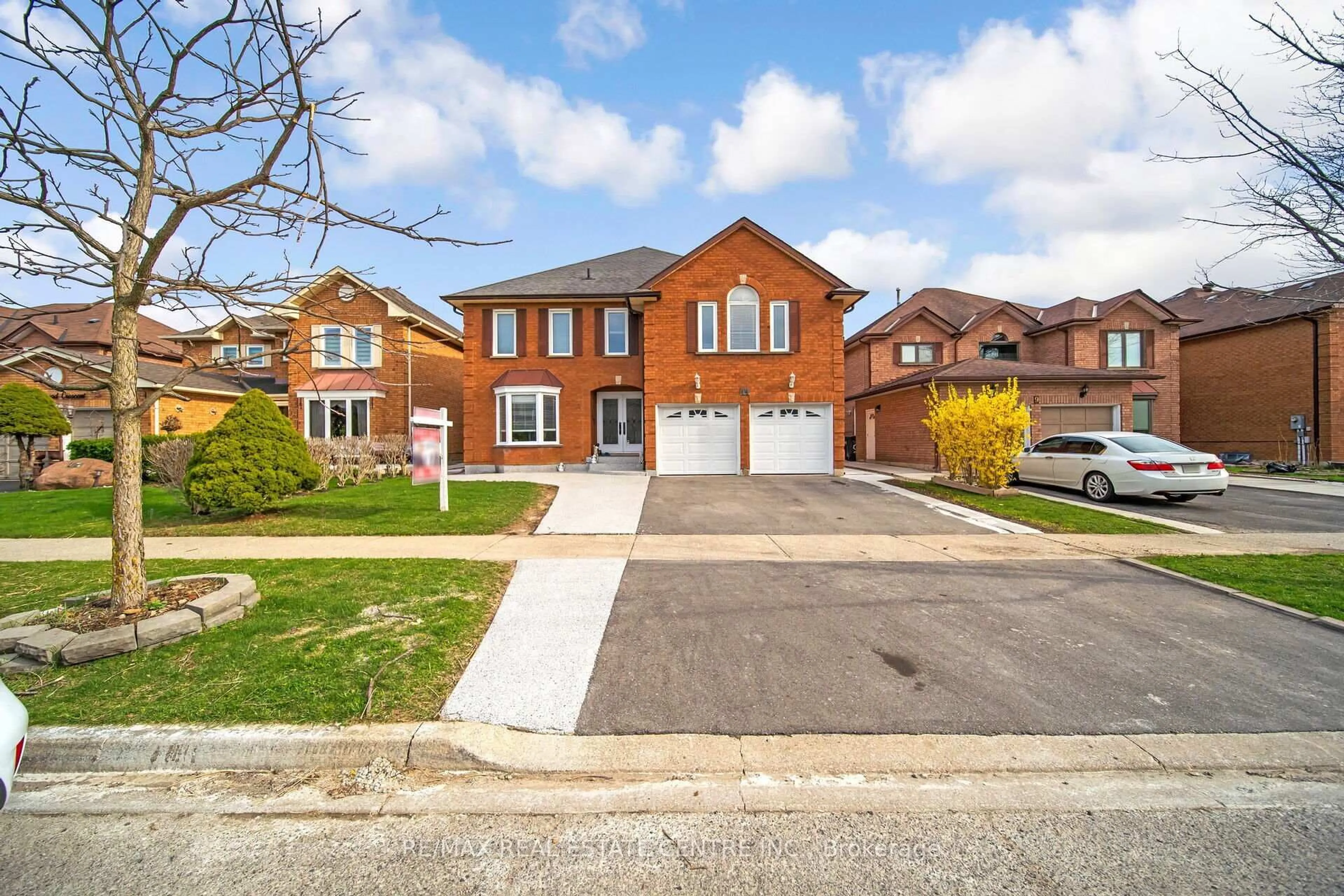 Home with brick exterior material, street for 11 Moorehead Cres, Brampton Ontario L6Z 4K6