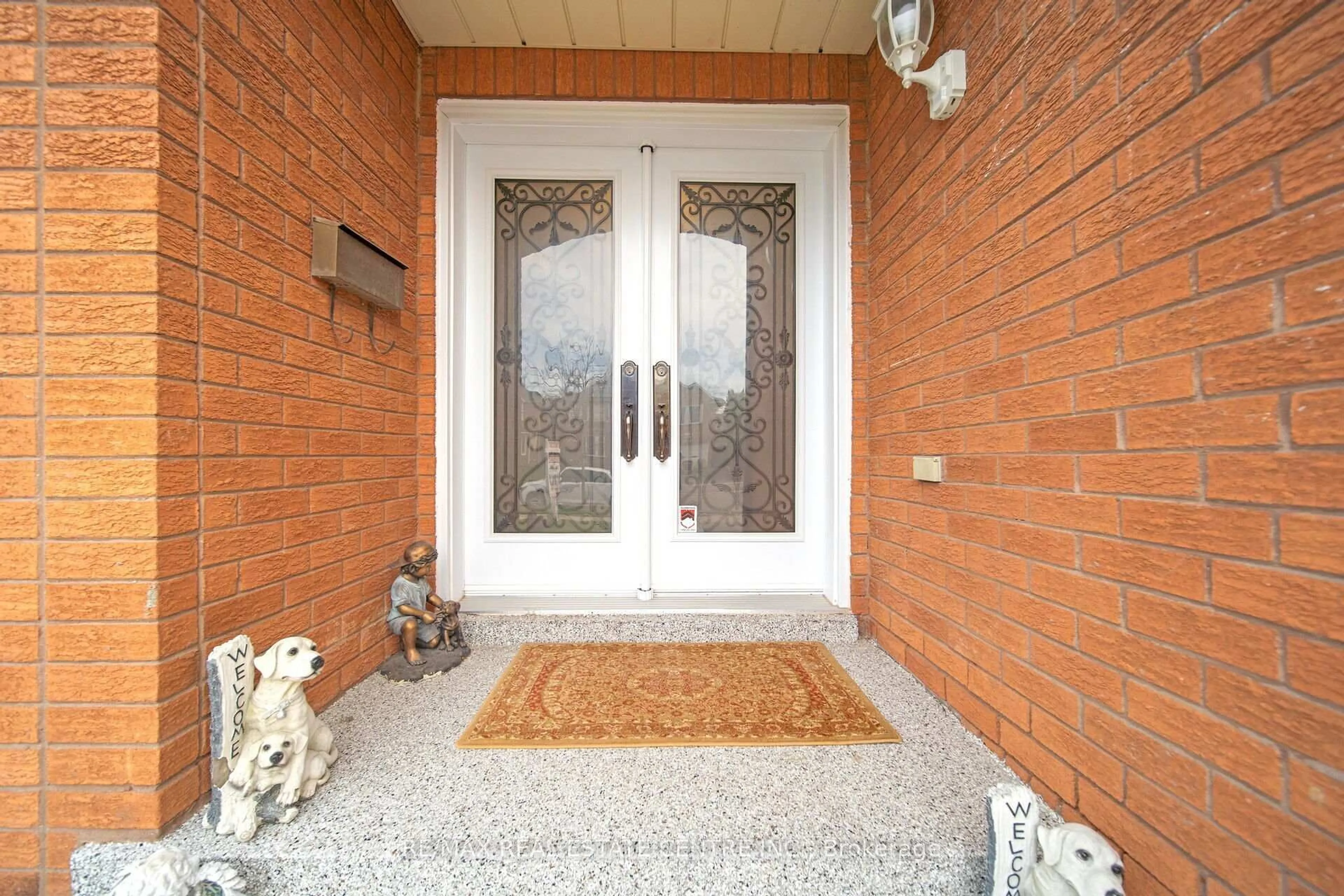 Indoor entryway for 11 Moorehead Cres, Brampton Ontario L6Z 4K6