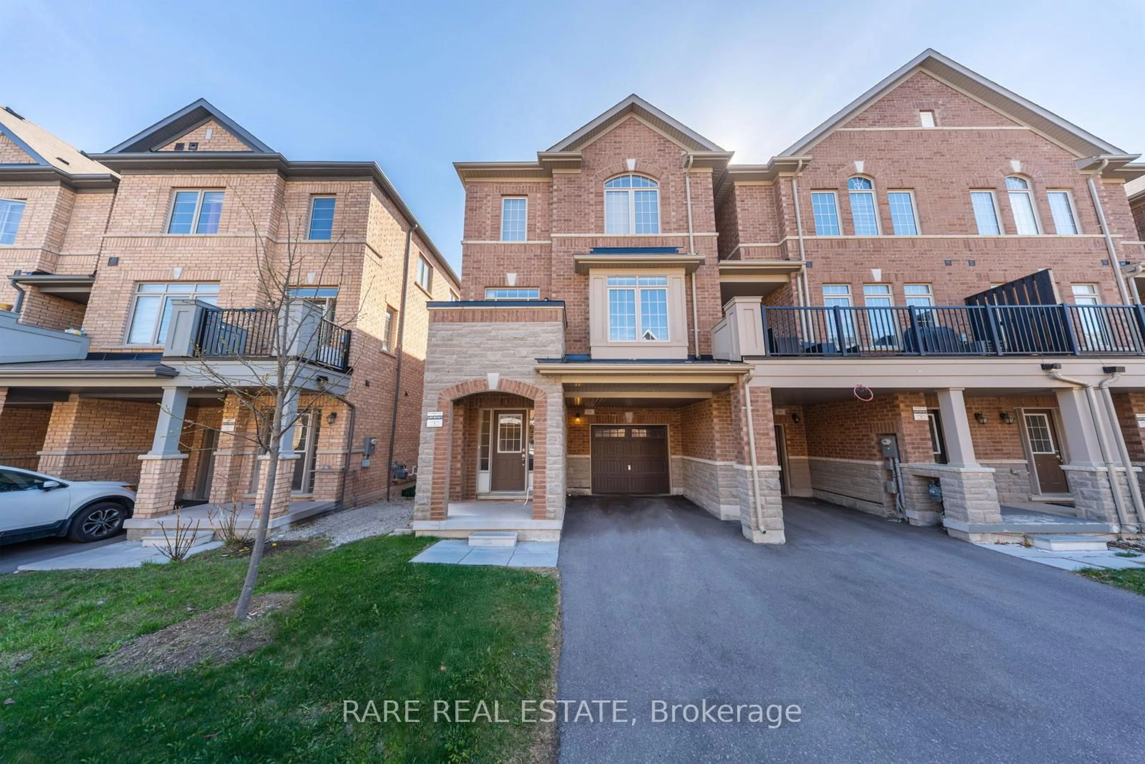 A pic from outside/outdoor area/front of a property/back of a property/a pic from drone, street for 91 Fruitvale Circ, Brampton Ontario L7A 5C4