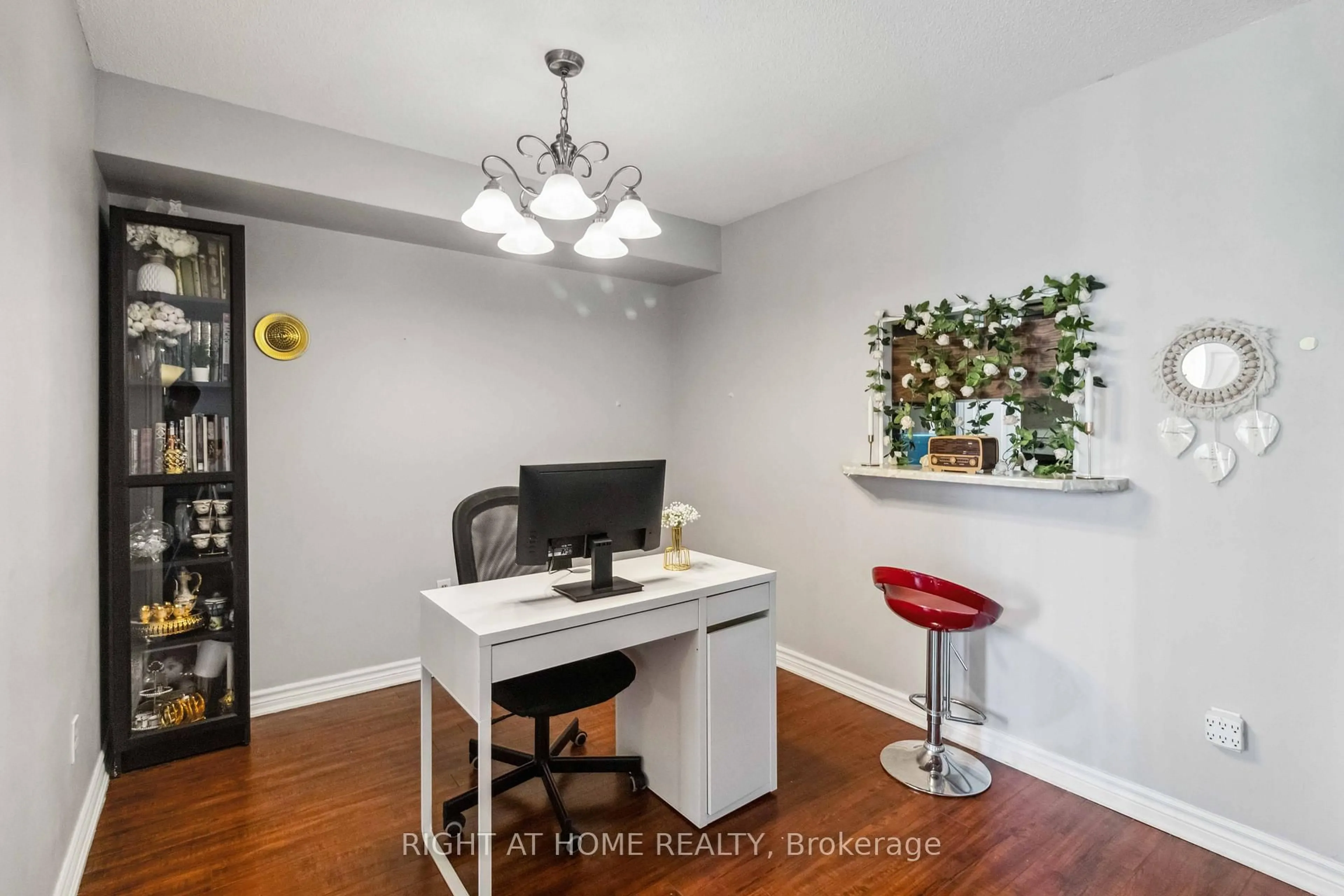 A pic of a room for 285 Enfield Pl #611, Mississauga Ontario L5B 3Y6