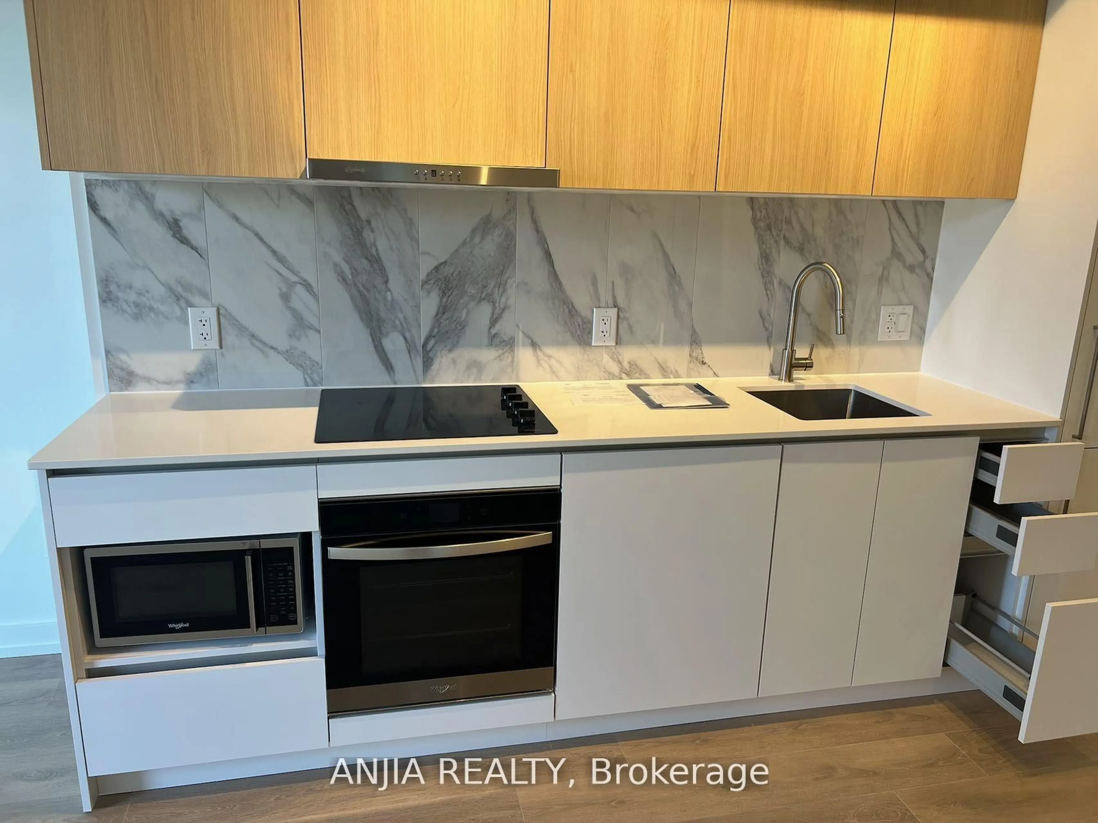 Standard kitchen, wood/laminate floor for 1100 Sheppard Ave #932, Toronto Ontario M3J 0H1