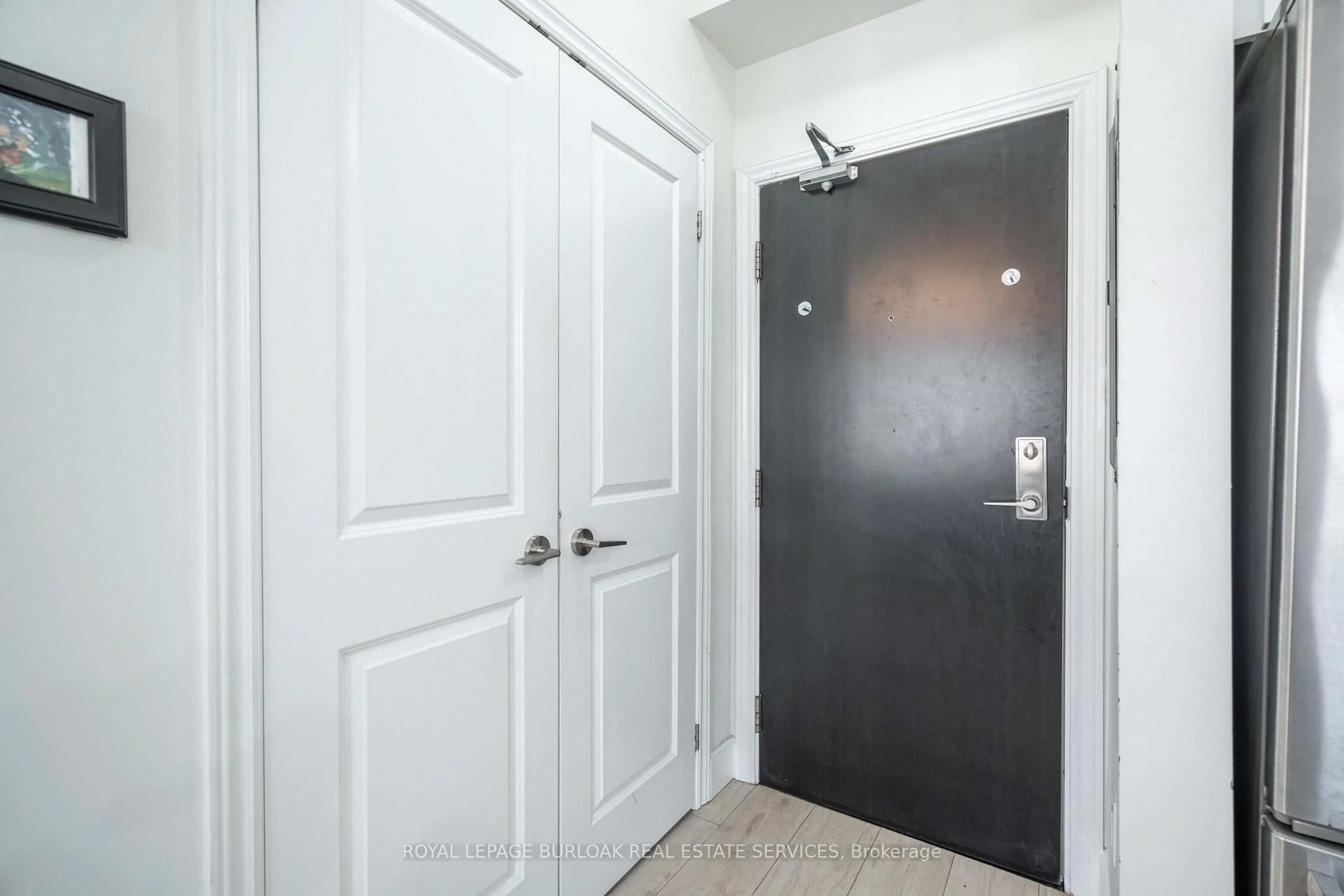 Indoor entryway for 263 Georgian Dr #303, Oakville Ontario L6H 0L2
