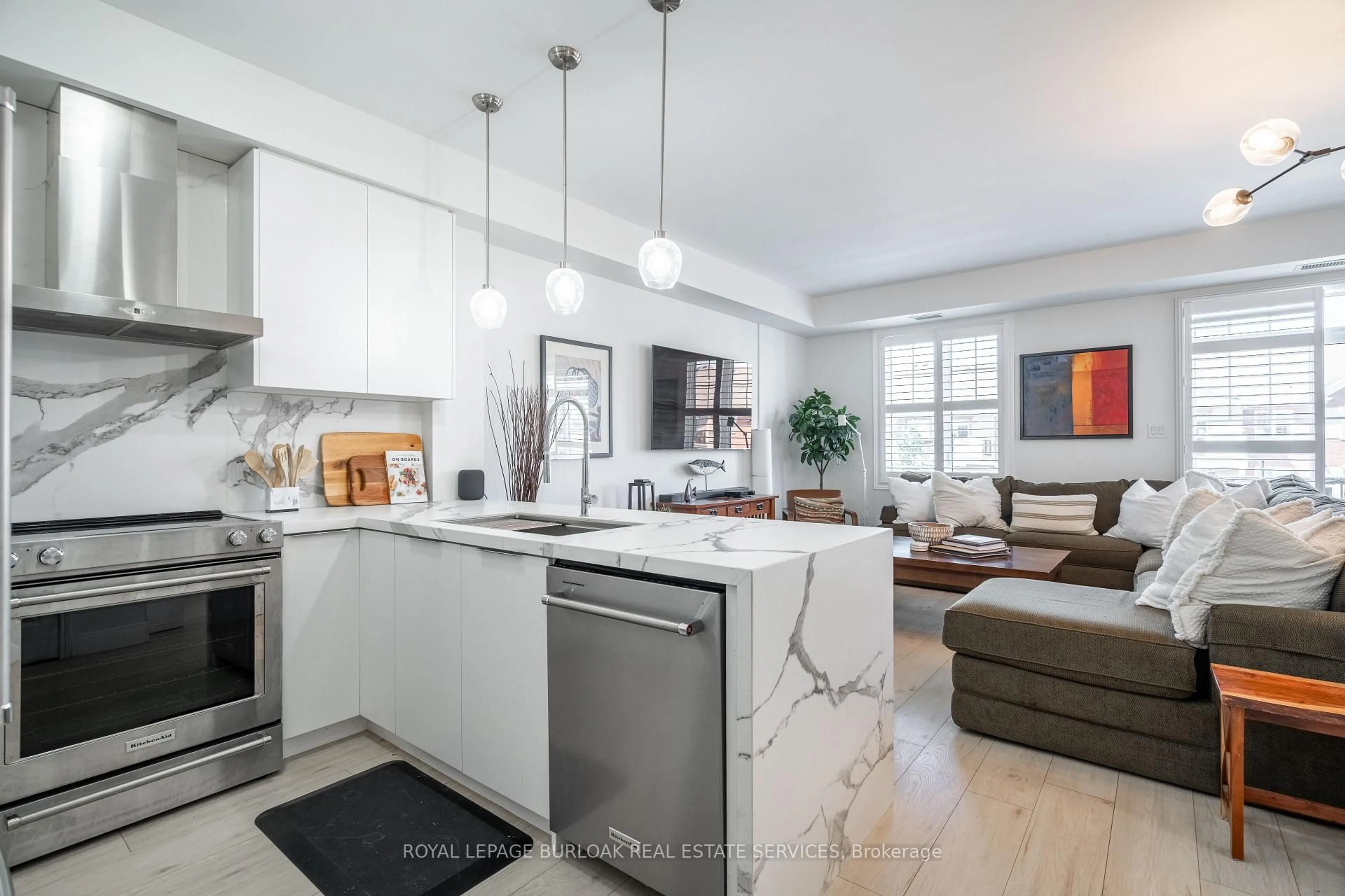 Open concept kitchen, ceramic/tile floor for 263 Georgian Dr #303, Oakville Ontario L6H 0L2