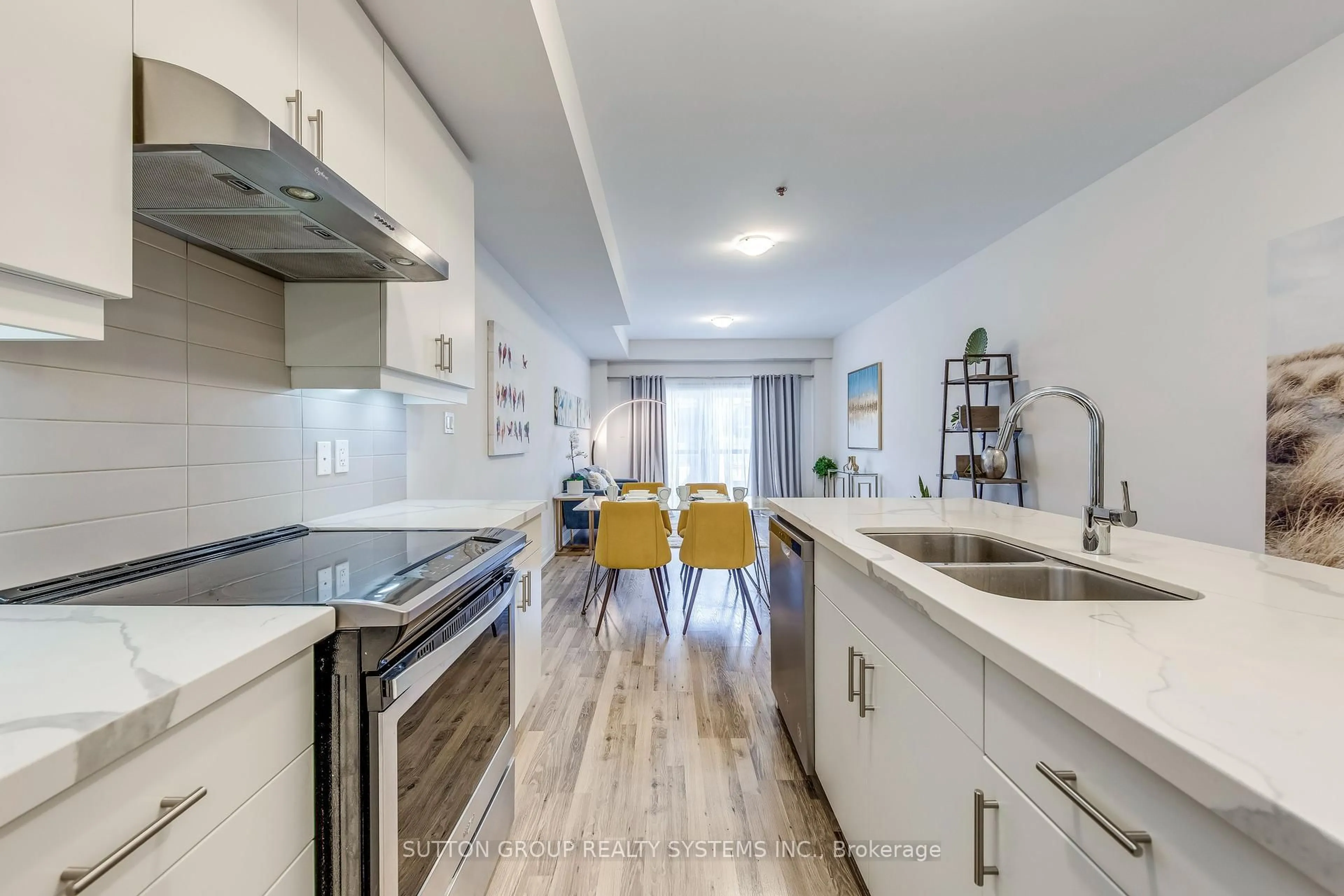 Open concept kitchen, ceramic/tile floor for 1774A Lawrence Ave, Toronto Ontario M6L 0A3