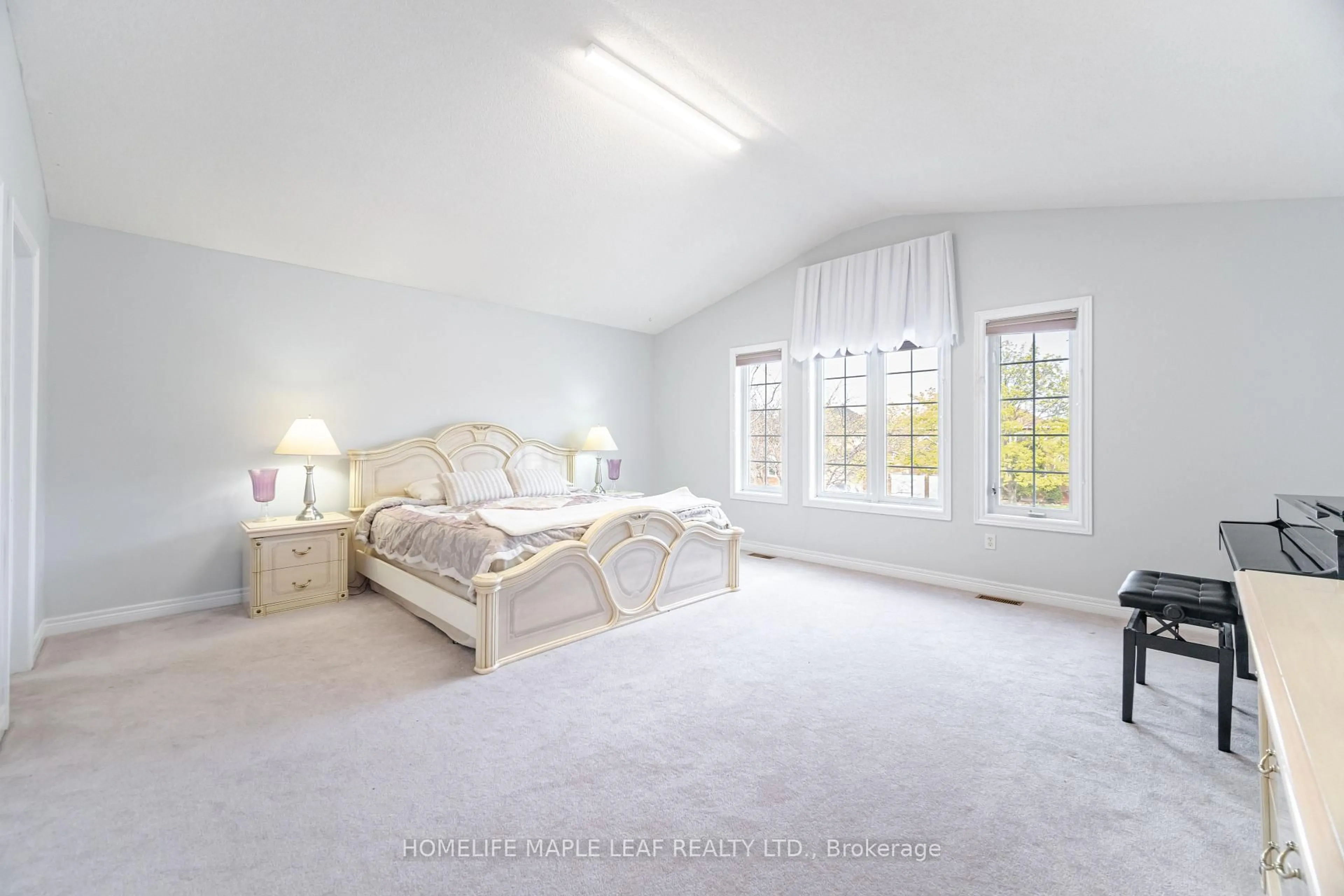 A pic of a room for 435 Bristol Rd, Mississauga Ontario L5R 3R7