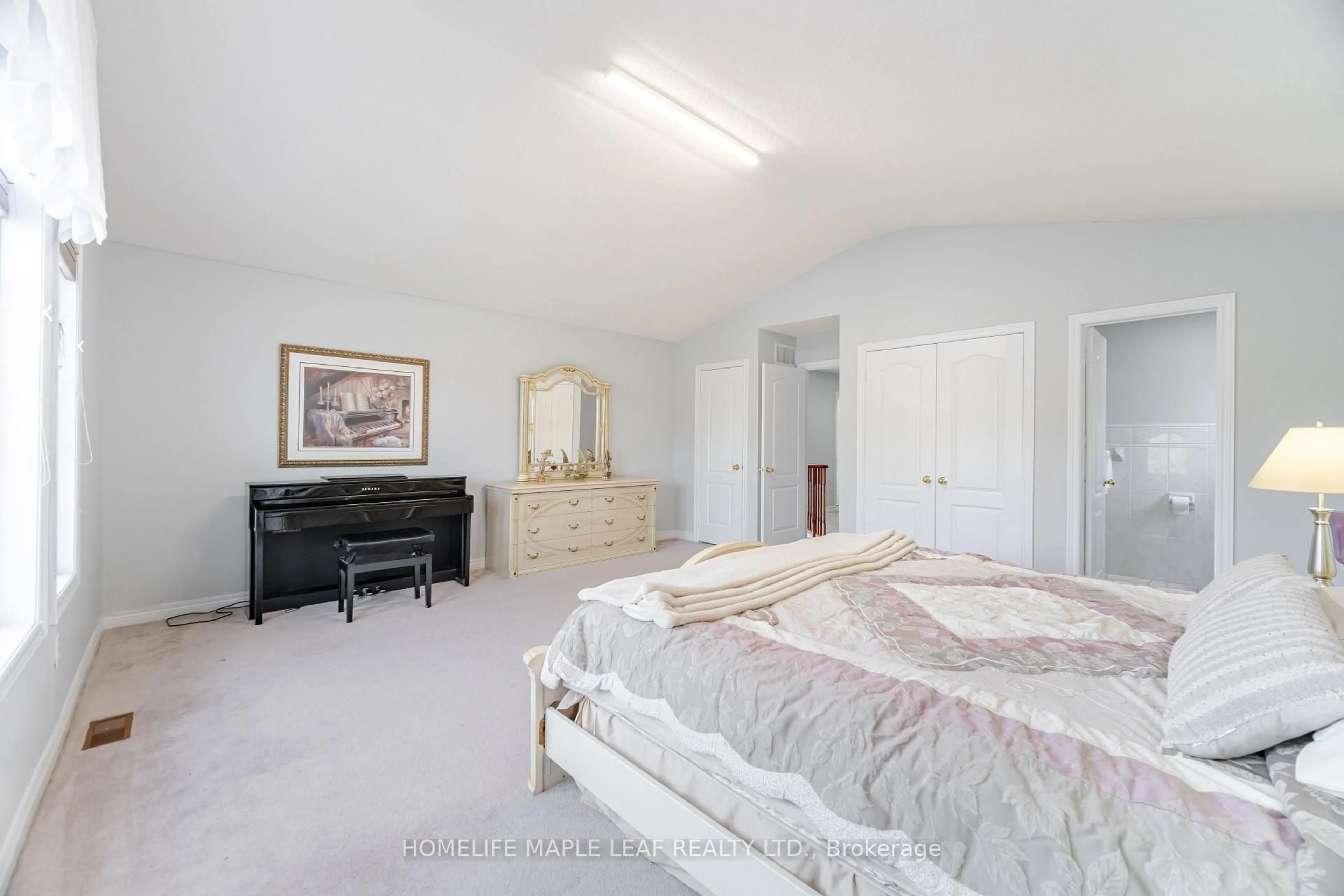 A pic of a room for 435 Bristol Rd, Mississauga Ontario L5R 3R7