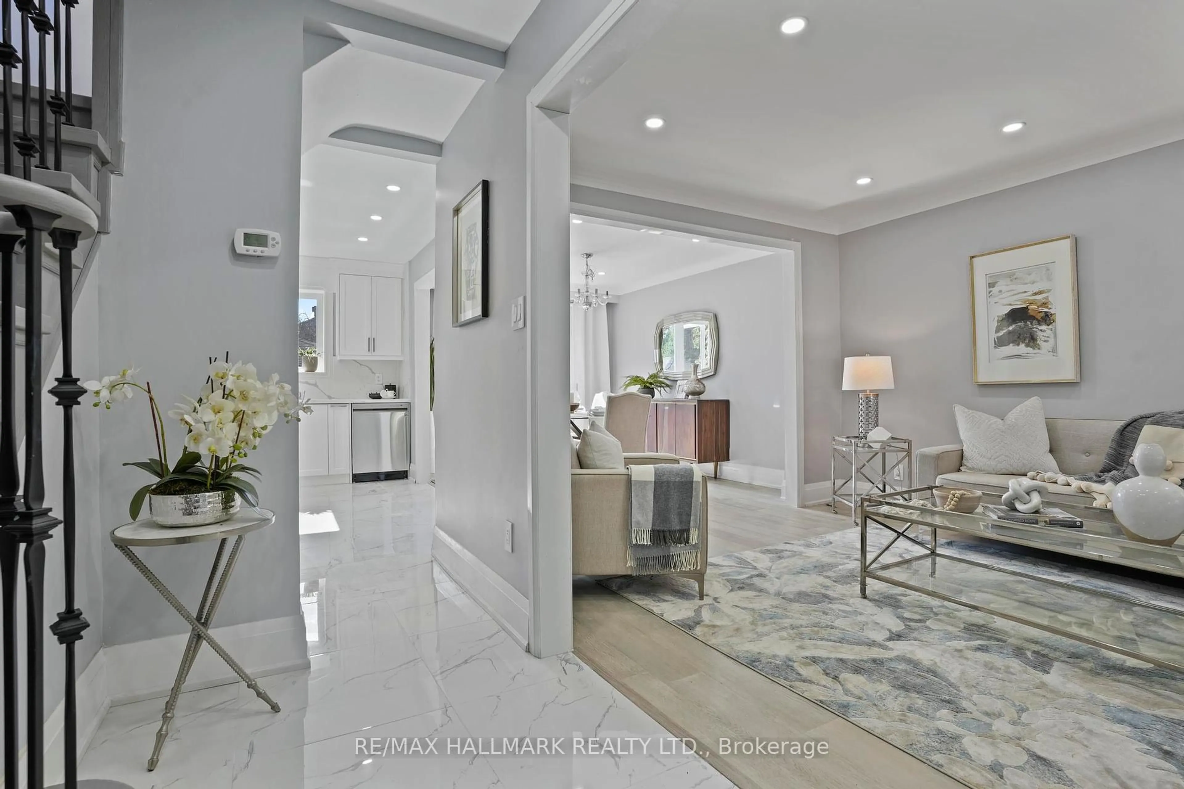 Indoor entryway for 90A Bicknell Ave, Toronto Ontario M6M 4G7