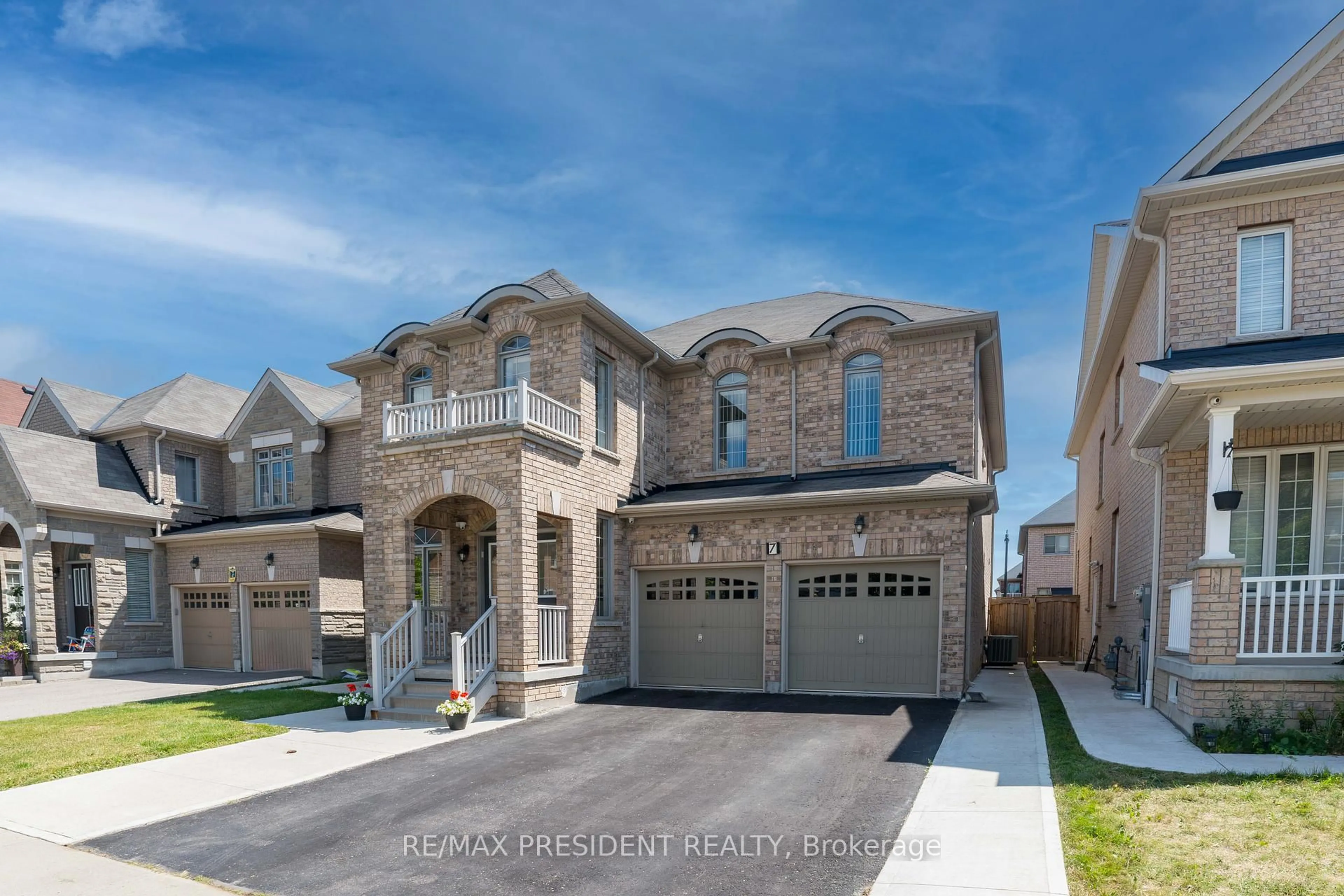 Home with brick exterior material, street for 7 Wellpark Way, Brampton Ontario L6P 3Z6