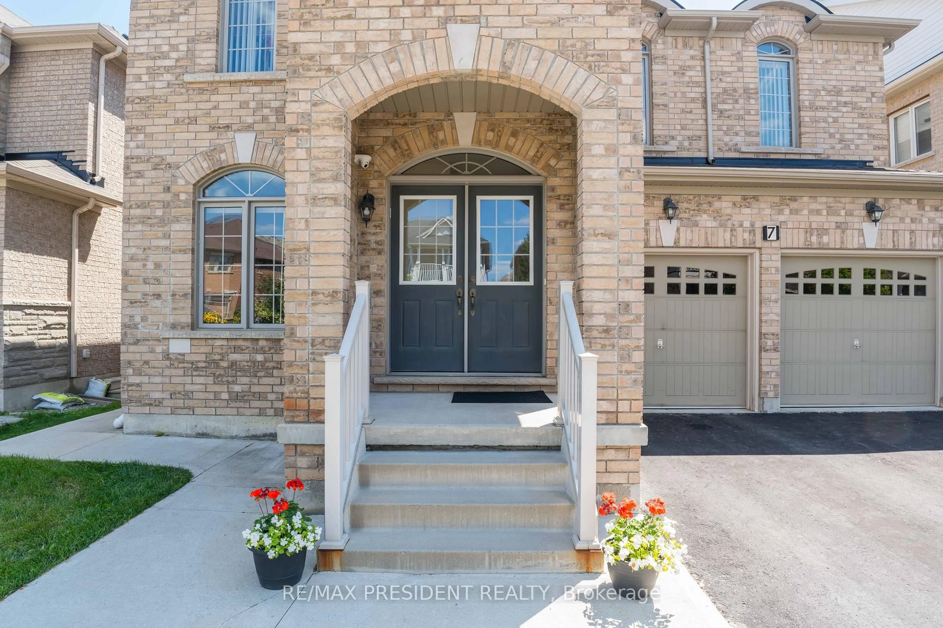 Home with brick exterior material, street for 7 Wellpark Way, Brampton Ontario L6P 3Z6
