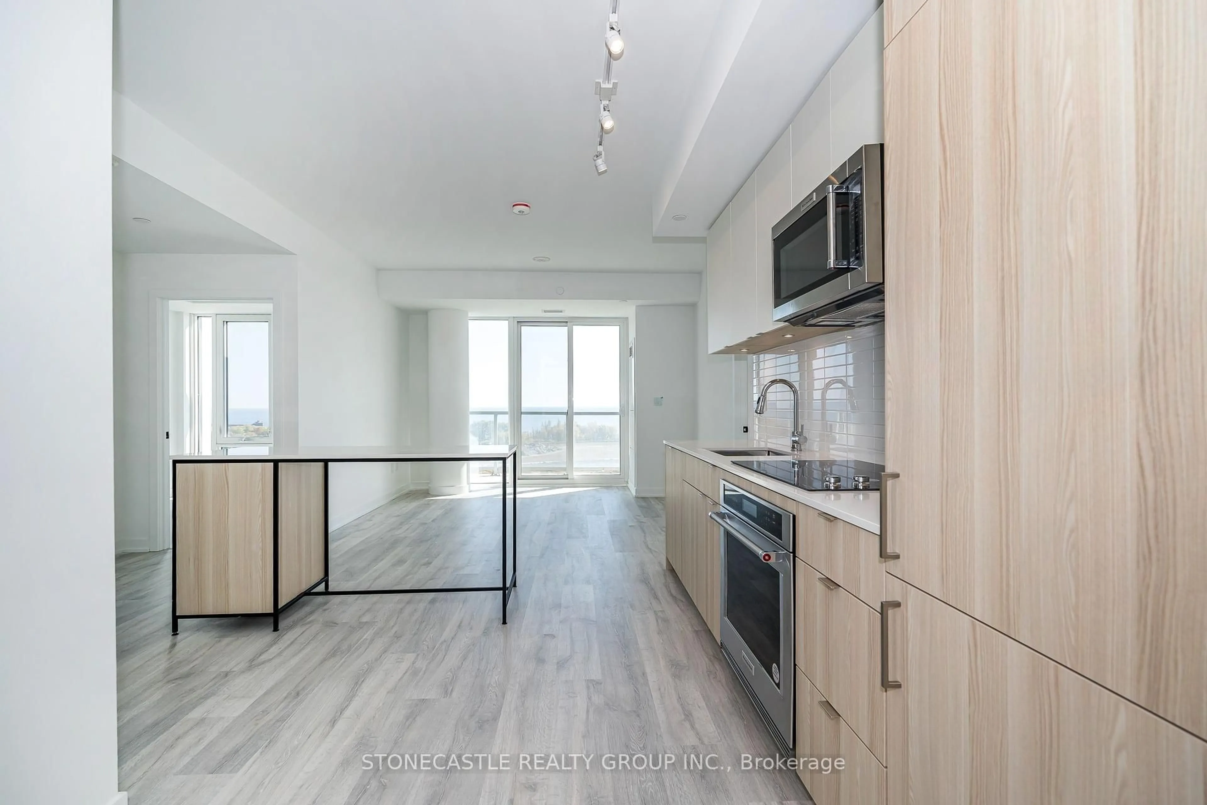 Open concept kitchen, unknown for 220 Missinnihe Way #906, Mississauga Ontario L6A 5A8