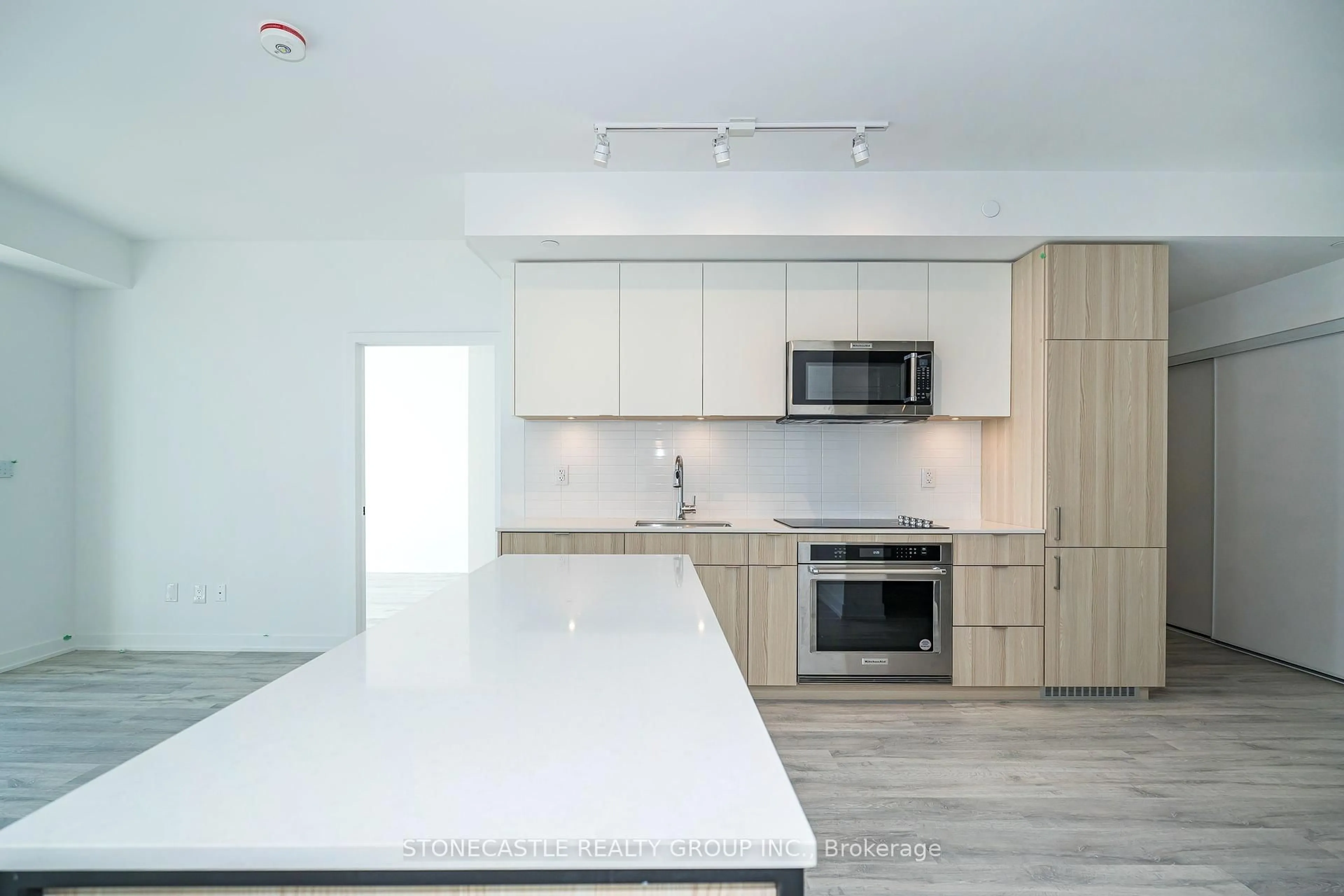 Open concept kitchen, unknown for 220 Missinnihe Way #906, Mississauga Ontario L6A 5A8