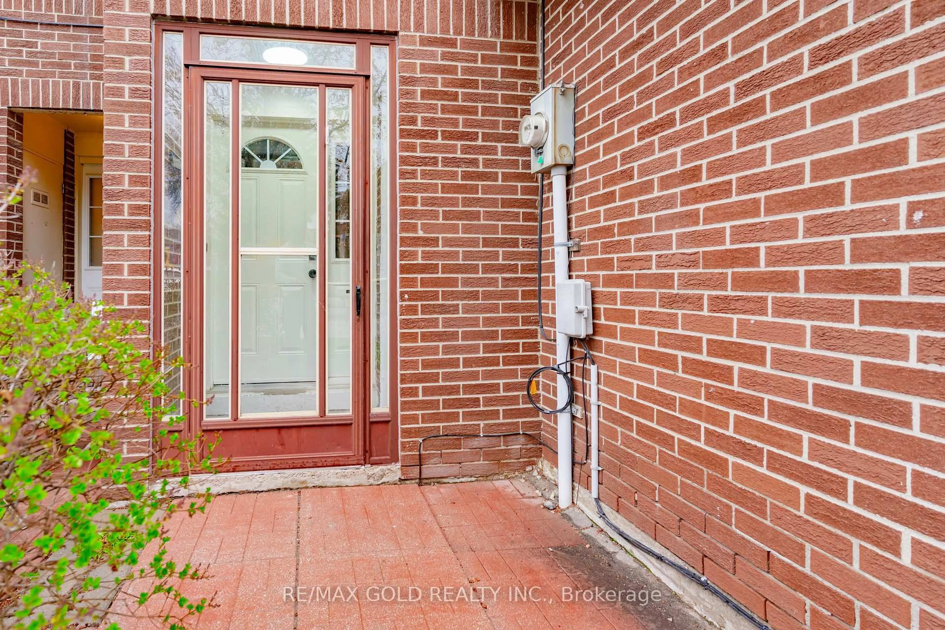 Indoor entryway for 17 Eden Park Dr, Brampton Ontario L6T 3A5