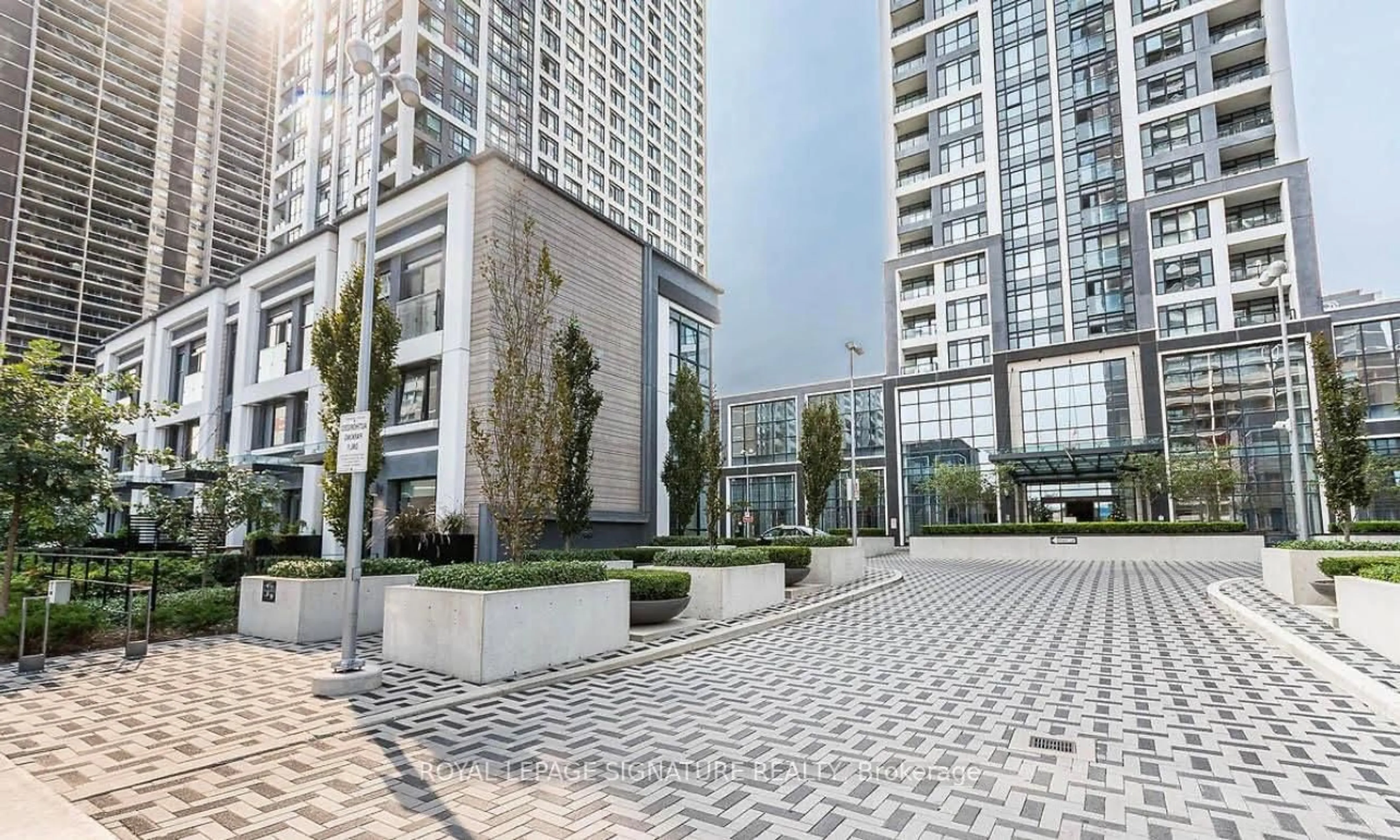 Patio, street for 5 Mabelle Ave #TH8, Toronto Ontario M9A 0C8