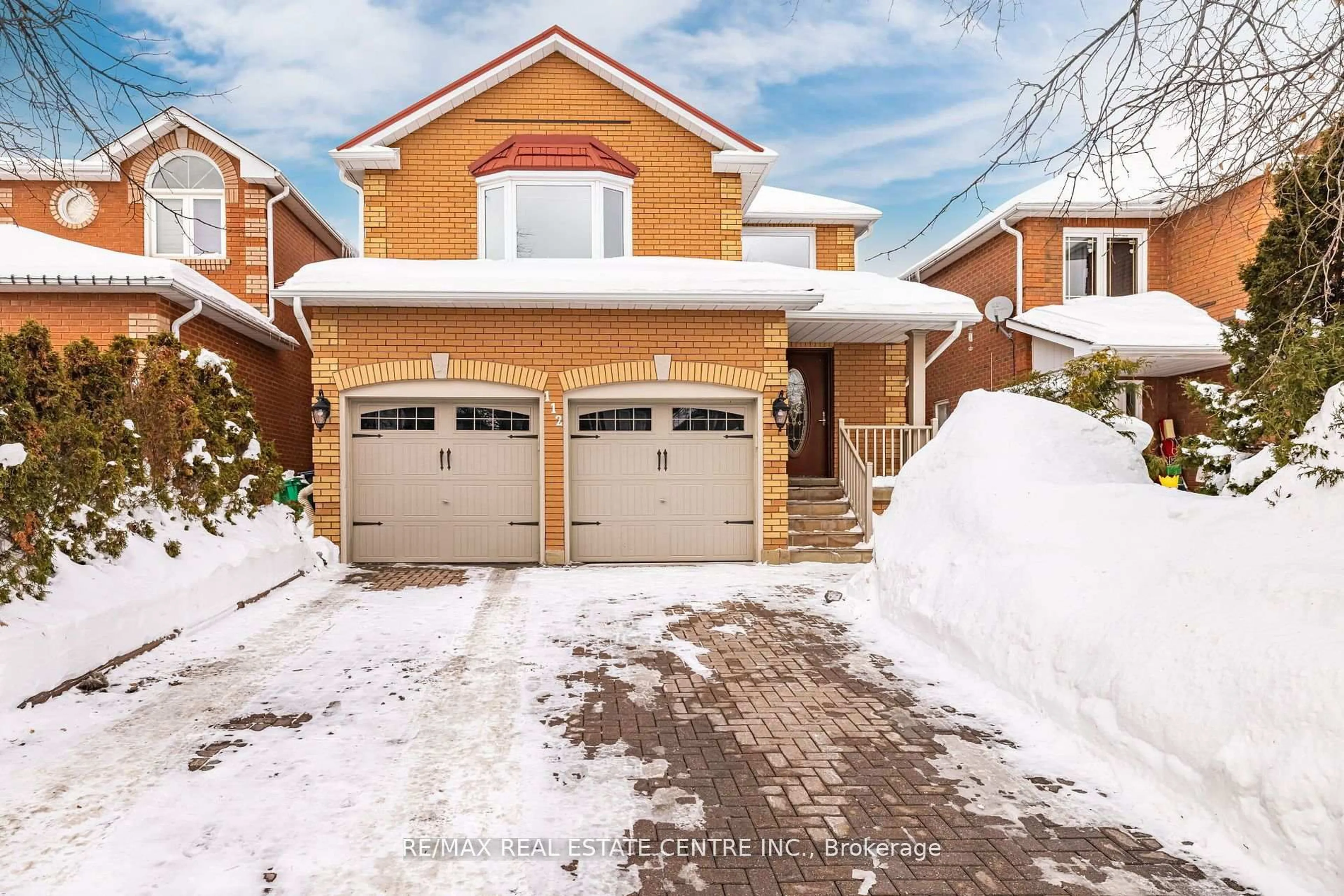 Home with brick exterior material, street for 112 Ravenscliffe Crt, Brampton Ontario L6X 4P2
