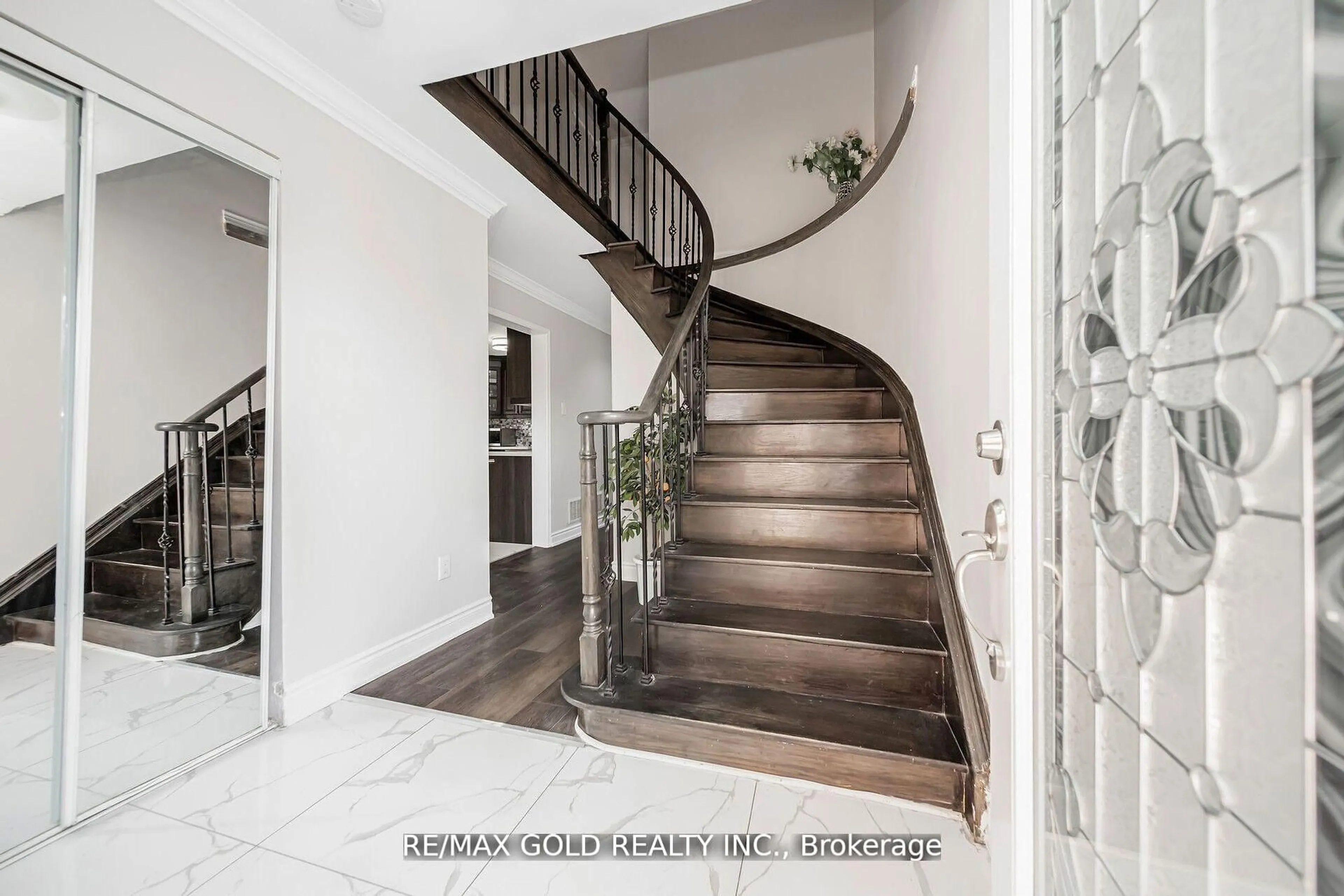 Stairs for 167 Ecclestone Dr, Brampton Ontario L6X 3R1