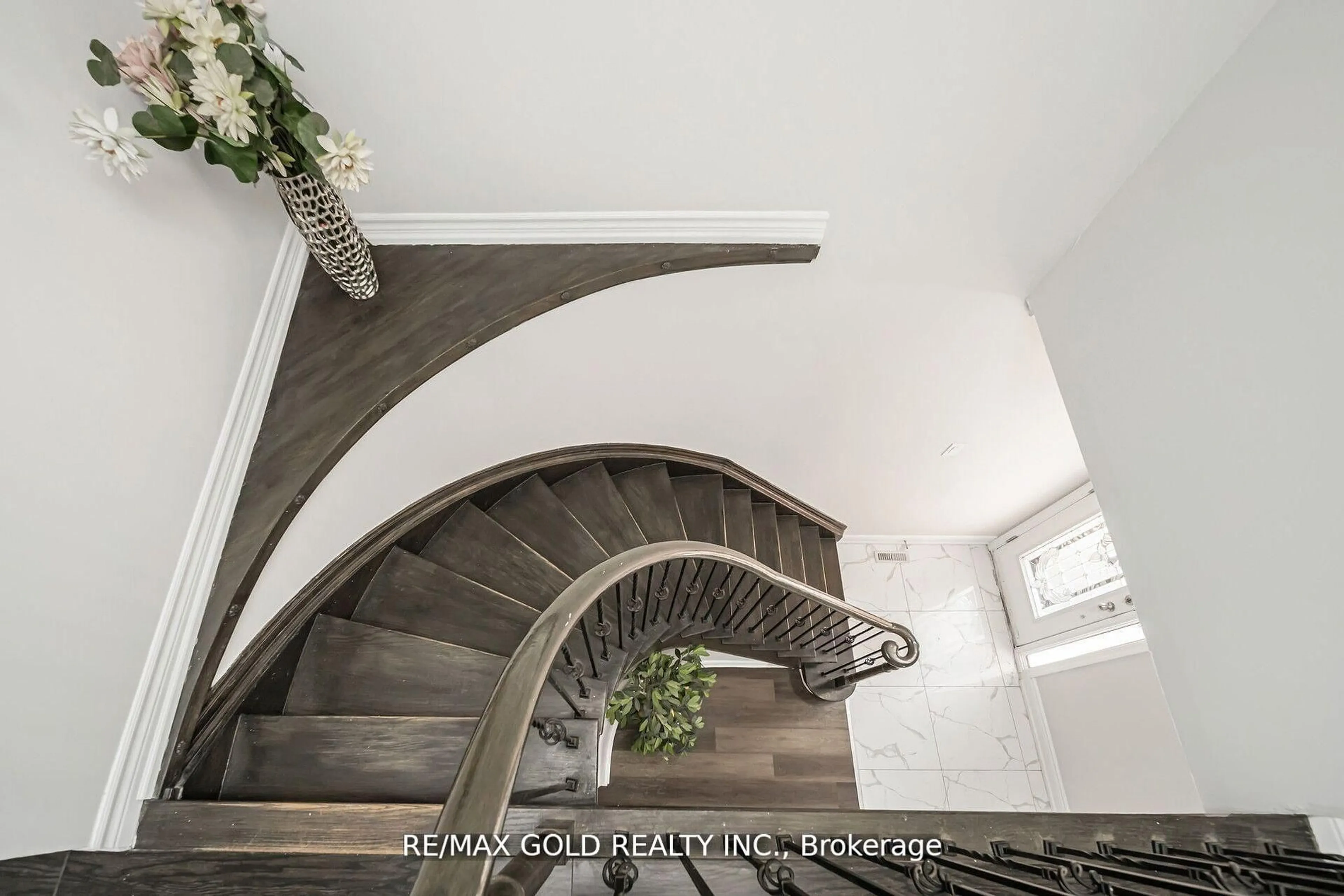 Stairs for 167 Ecclestone Dr, Brampton Ontario L6X 3R1