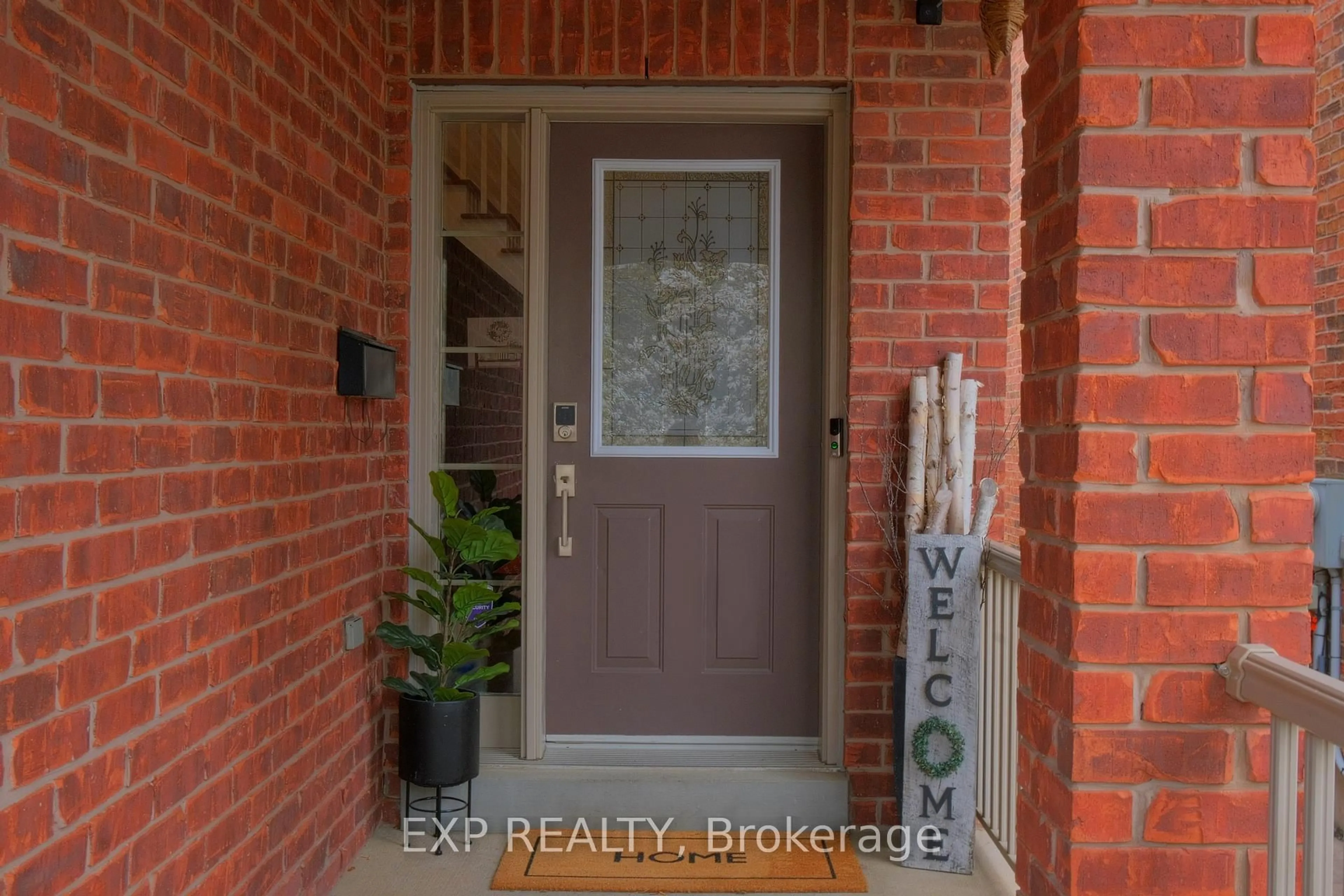 Indoor entryway for 3305 Weatherford Rd, Mississauga Ontario L5M 7X8