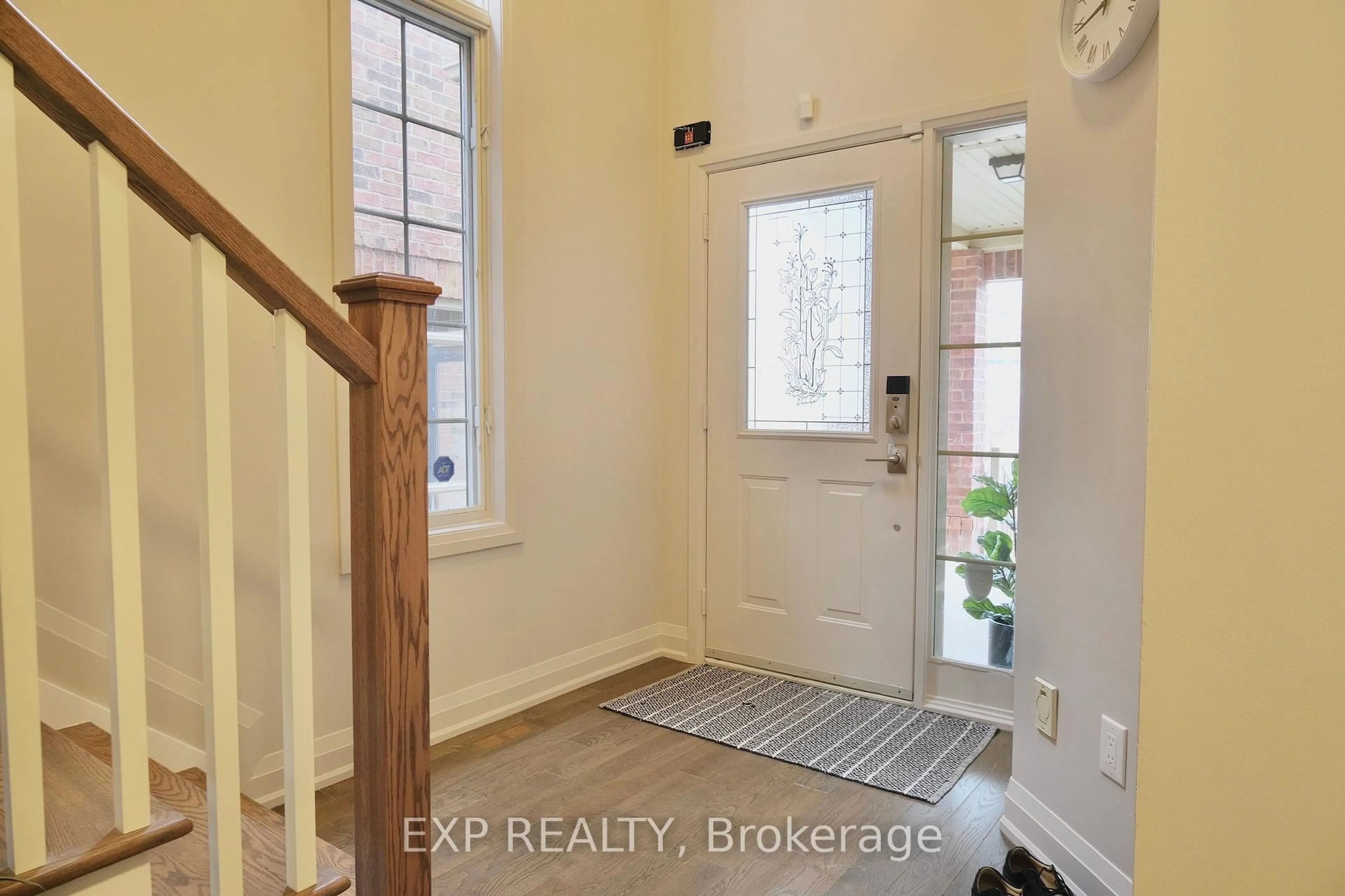 Indoor entryway for 3305 Weatherford Rd, Mississauga Ontario L5M 7X8