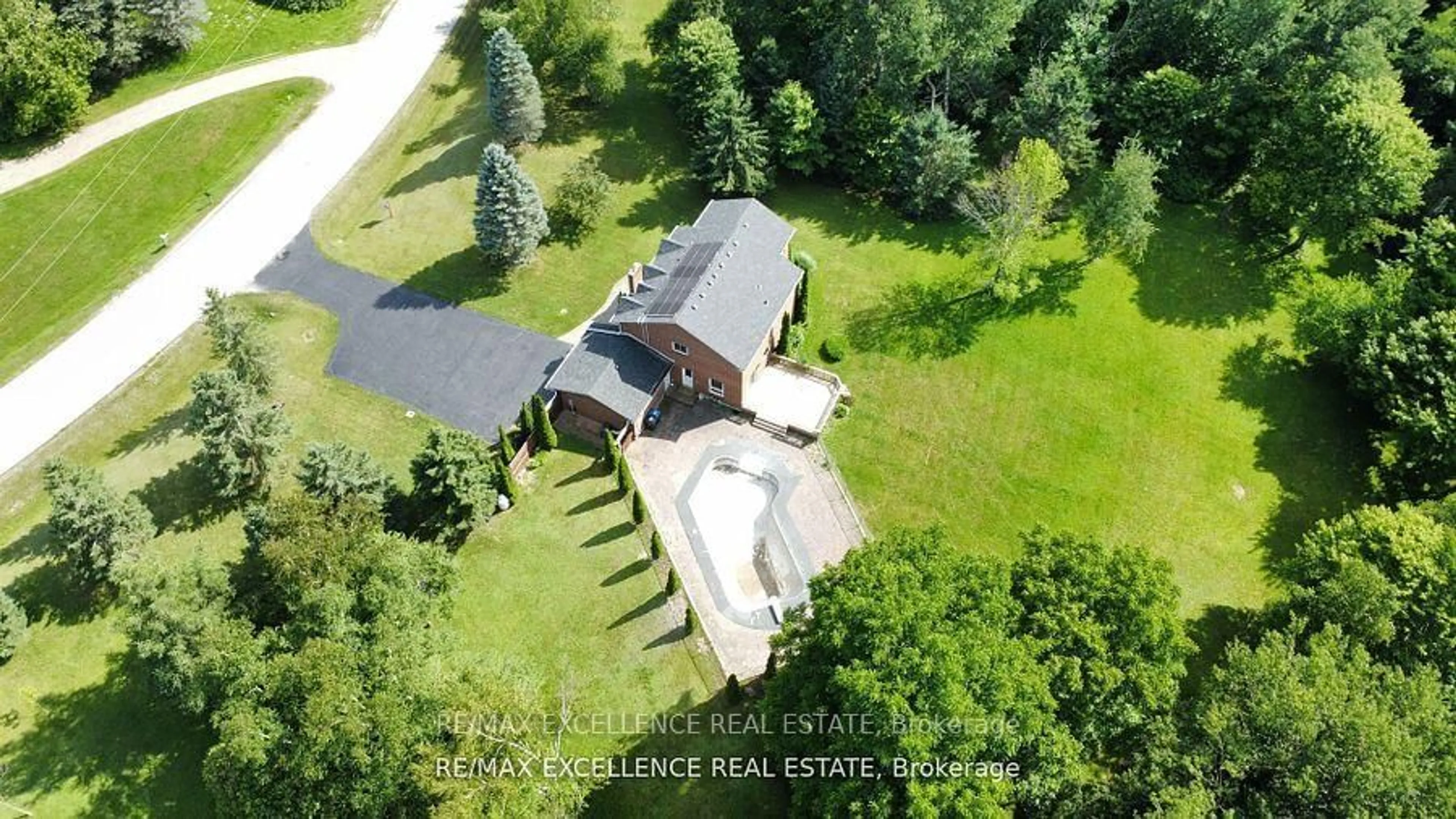 A pic from outside/outdoor area/front of a property/back of a property/a pic from drone, unknown for 8 Elite Rd, Caledon Ontario L7K 0K9