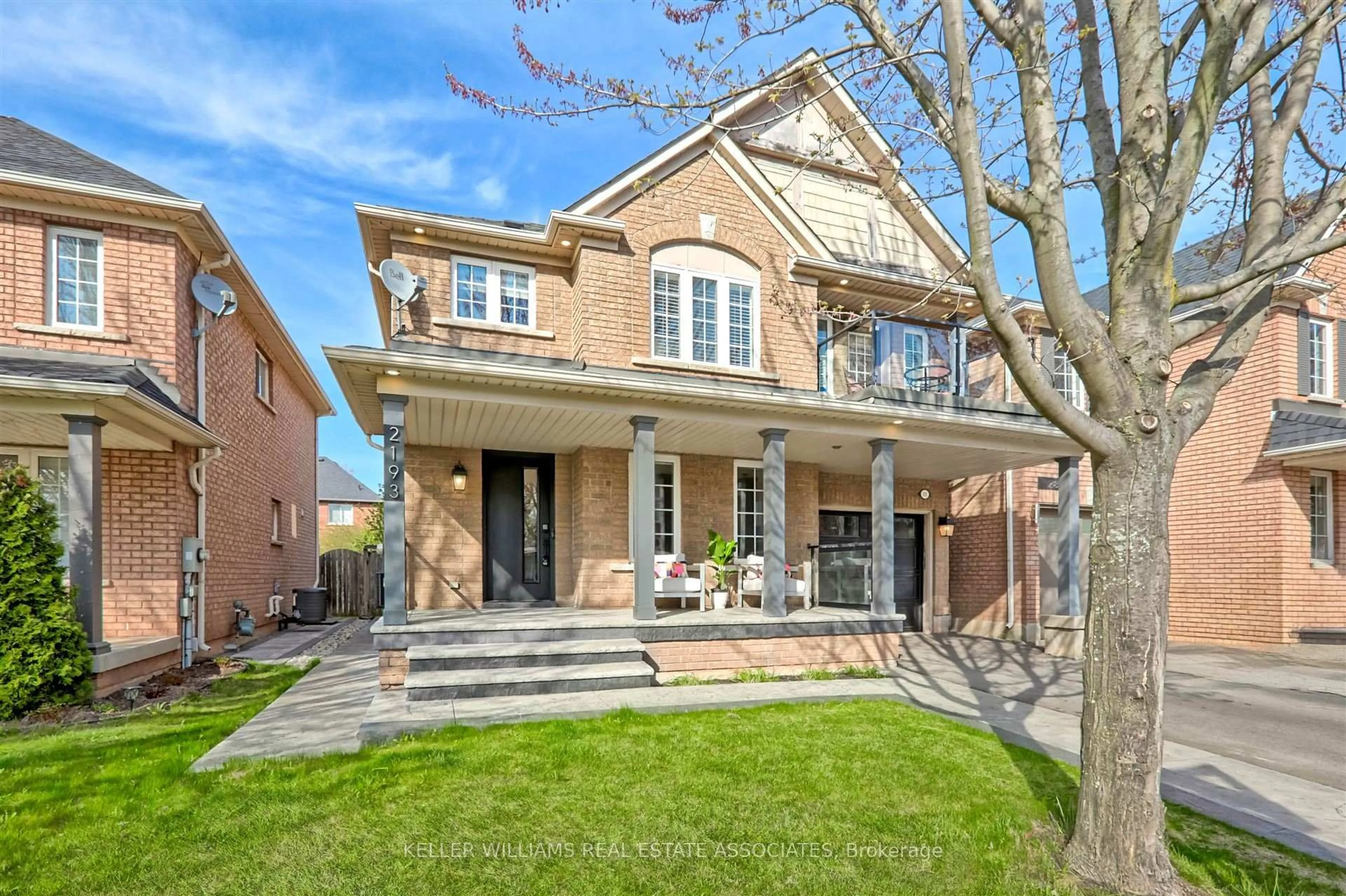 Home with brick exterior material, street for 2193 Crestmont Dr, Oakville Ontario L6M 5A6