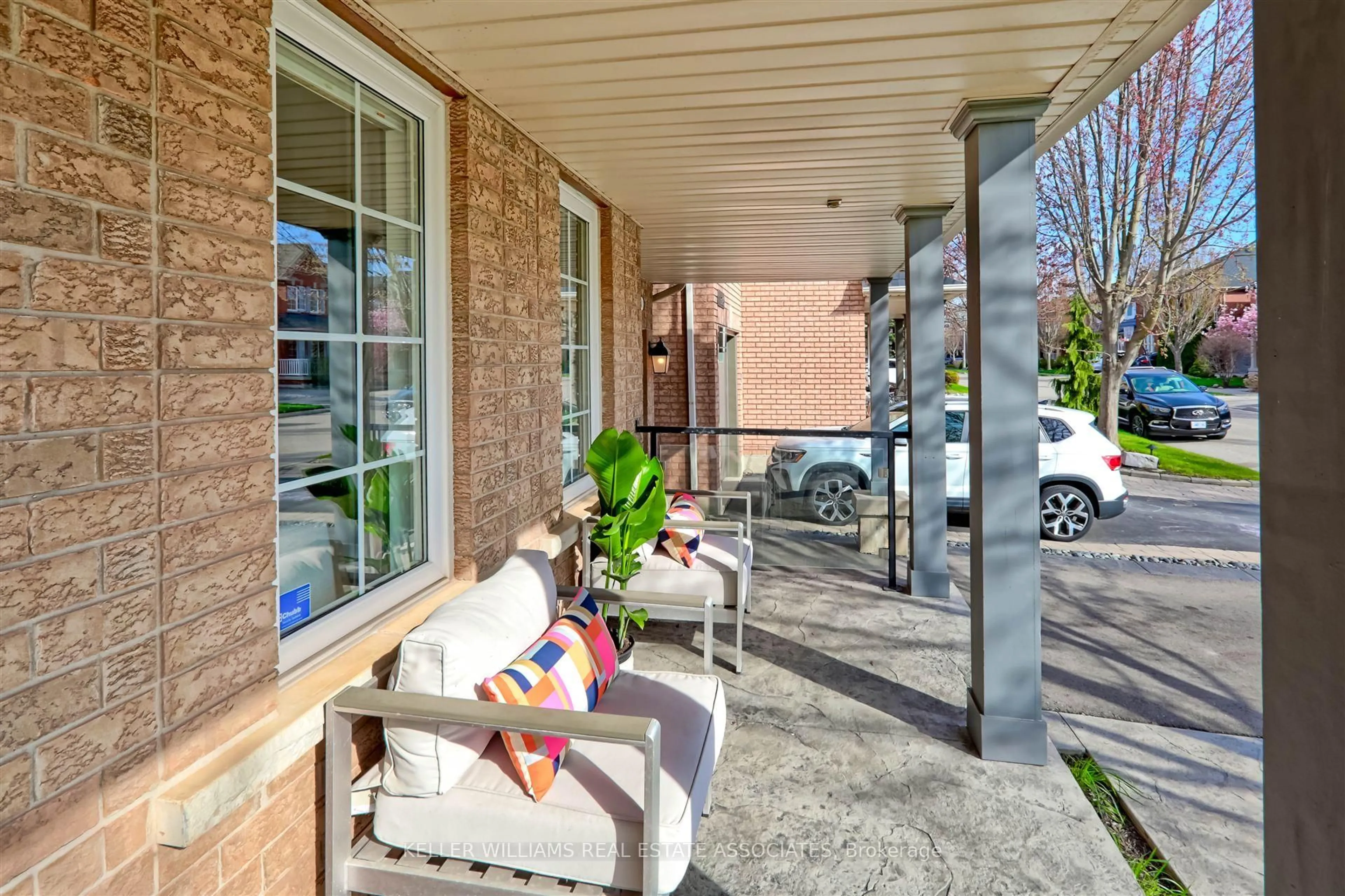 Patio, street for 2193 Crestmont Dr, Oakville Ontario L6M 5A6