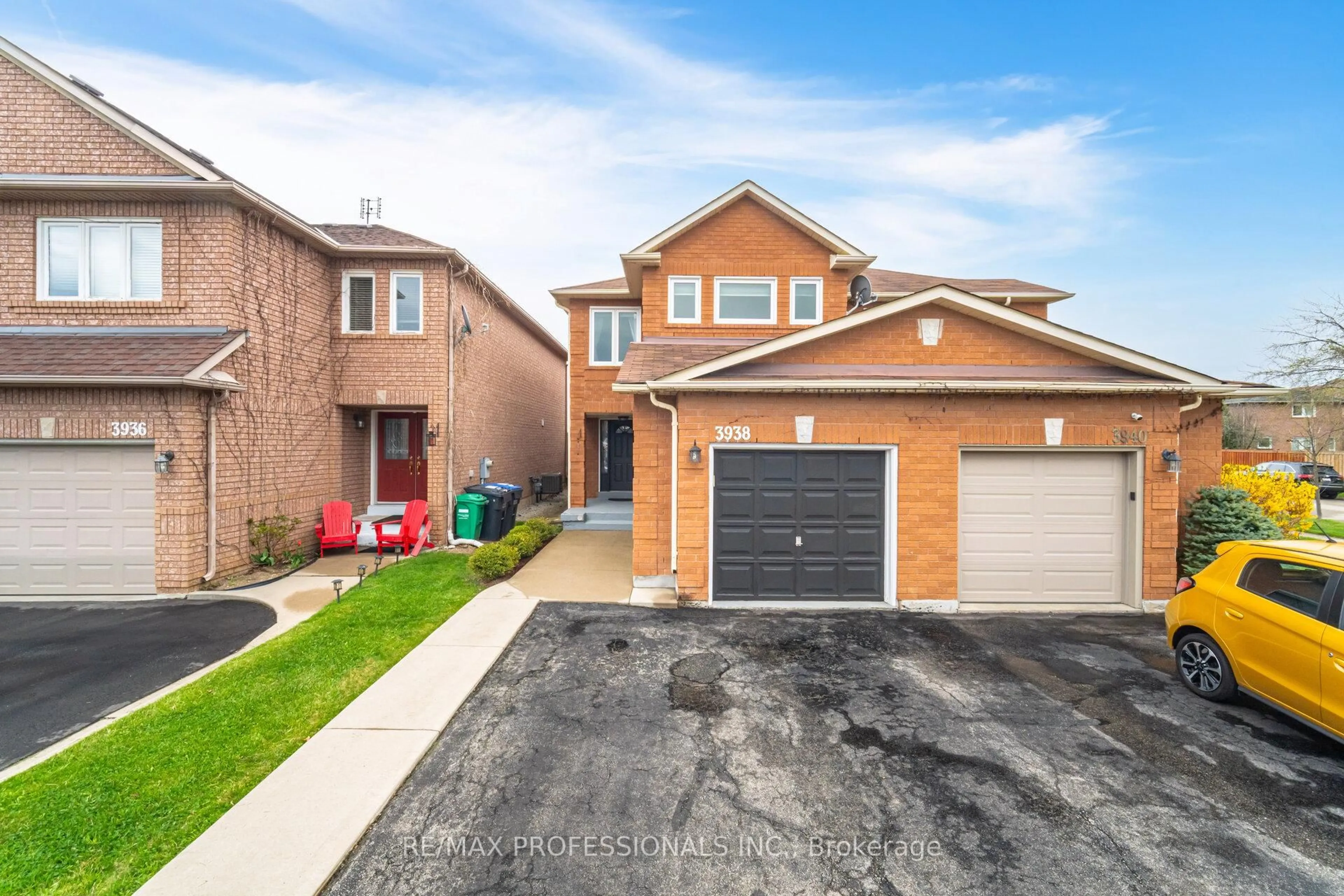 Home with brick exterior material, street for 3938 Beechnut Row, Mississauga Ontario L5N 6X3
