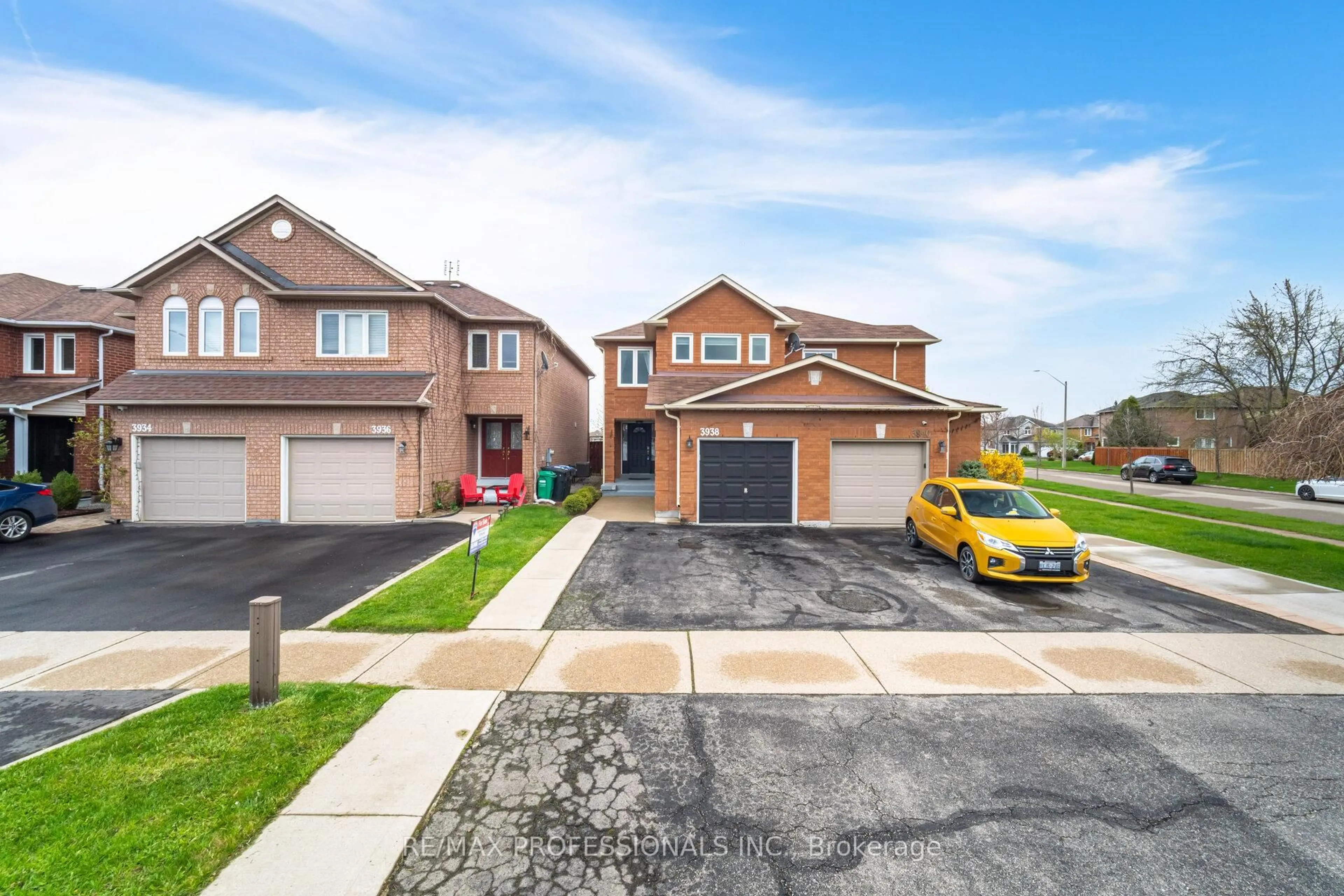 Home with brick exterior material, street for 3938 Beechnut Row, Mississauga Ontario L5N 6X3