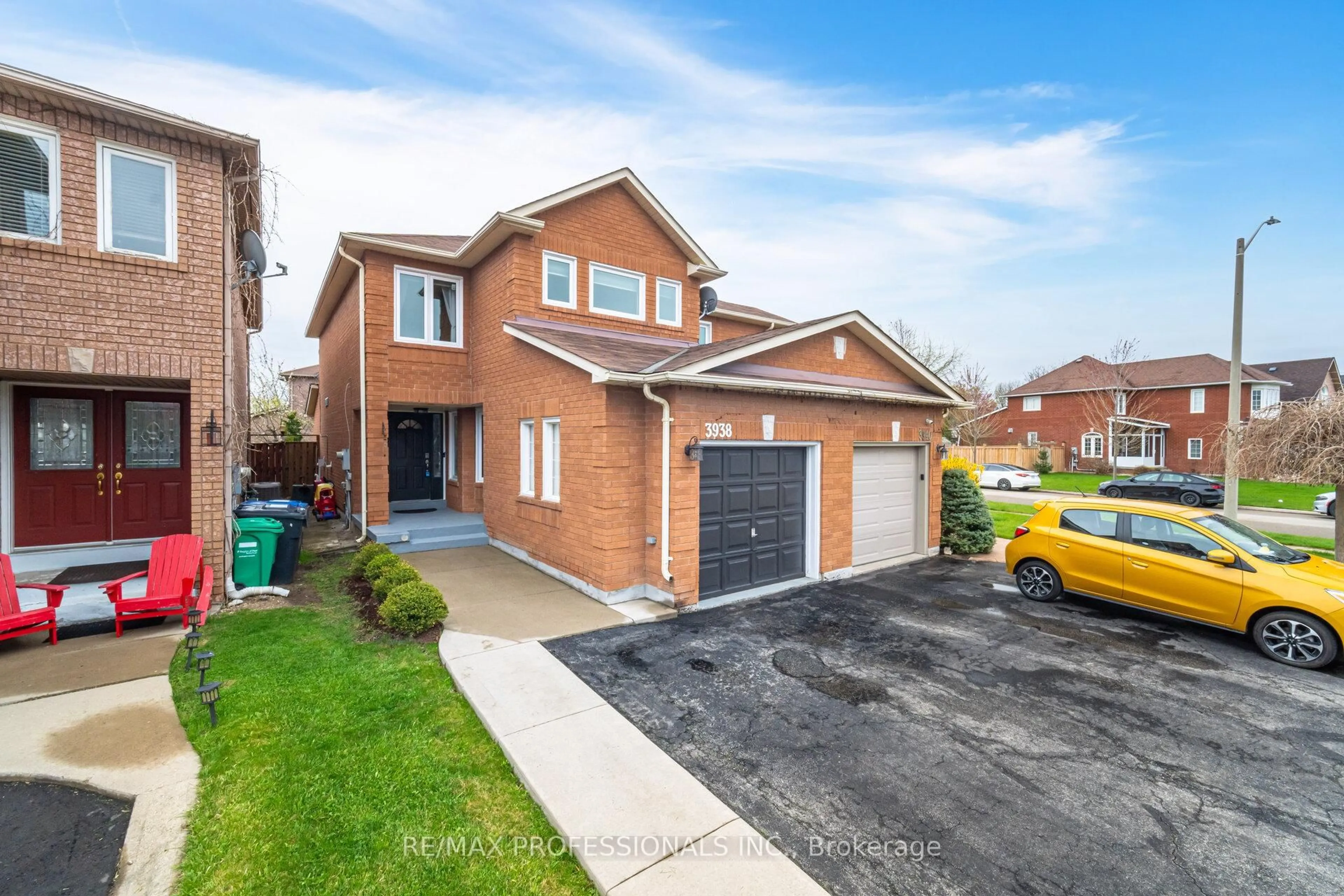 Home with brick exterior material, street for 3938 Beechnut Row, Mississauga Ontario L5N 6X3