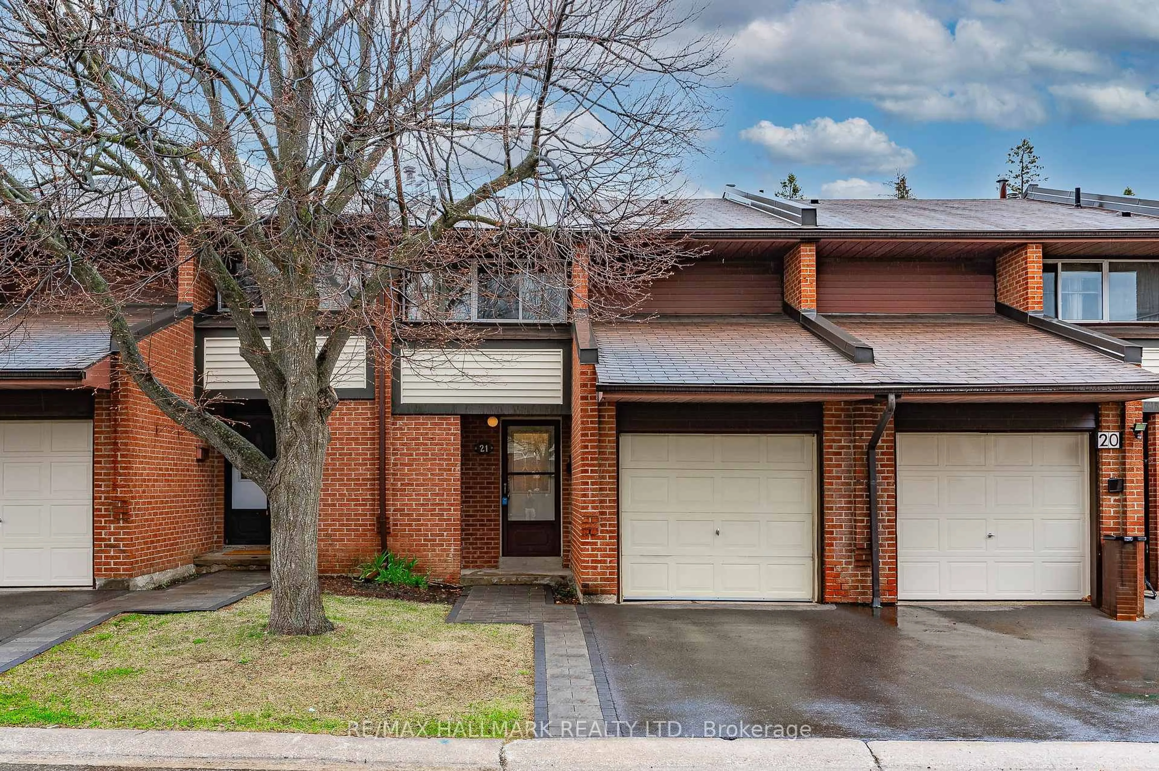 Home with brick exterior material, street for 2301 Derry Rd #21, Mississauga Ontario L5N 2R4