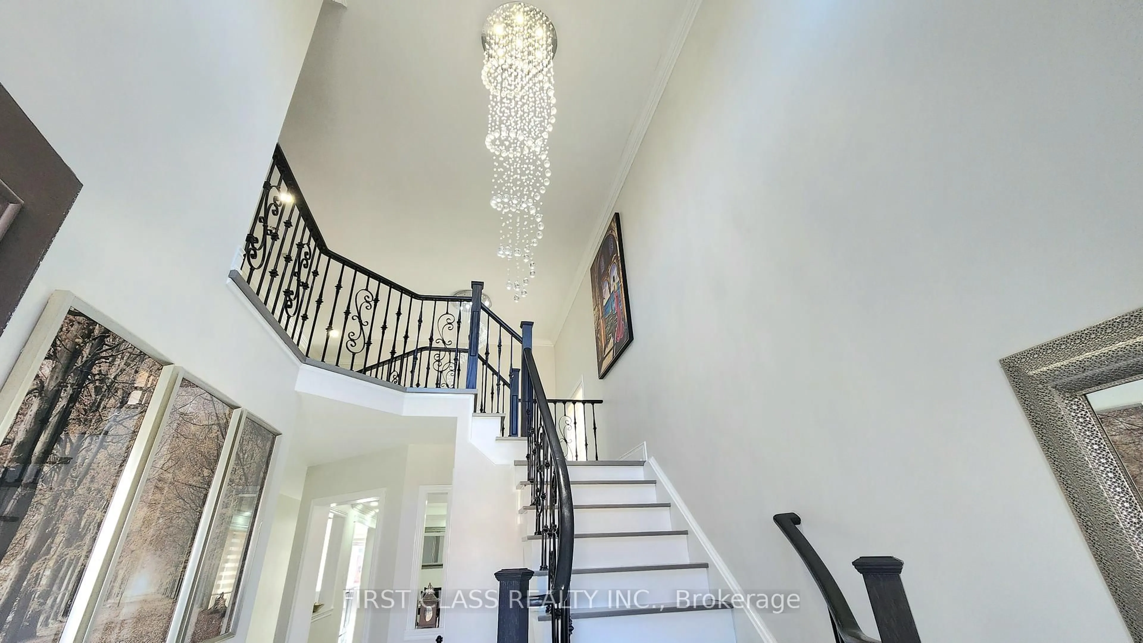 Indoor foyer for 74 Long Meadow Dr, Brampton Ontario L6P 2A1