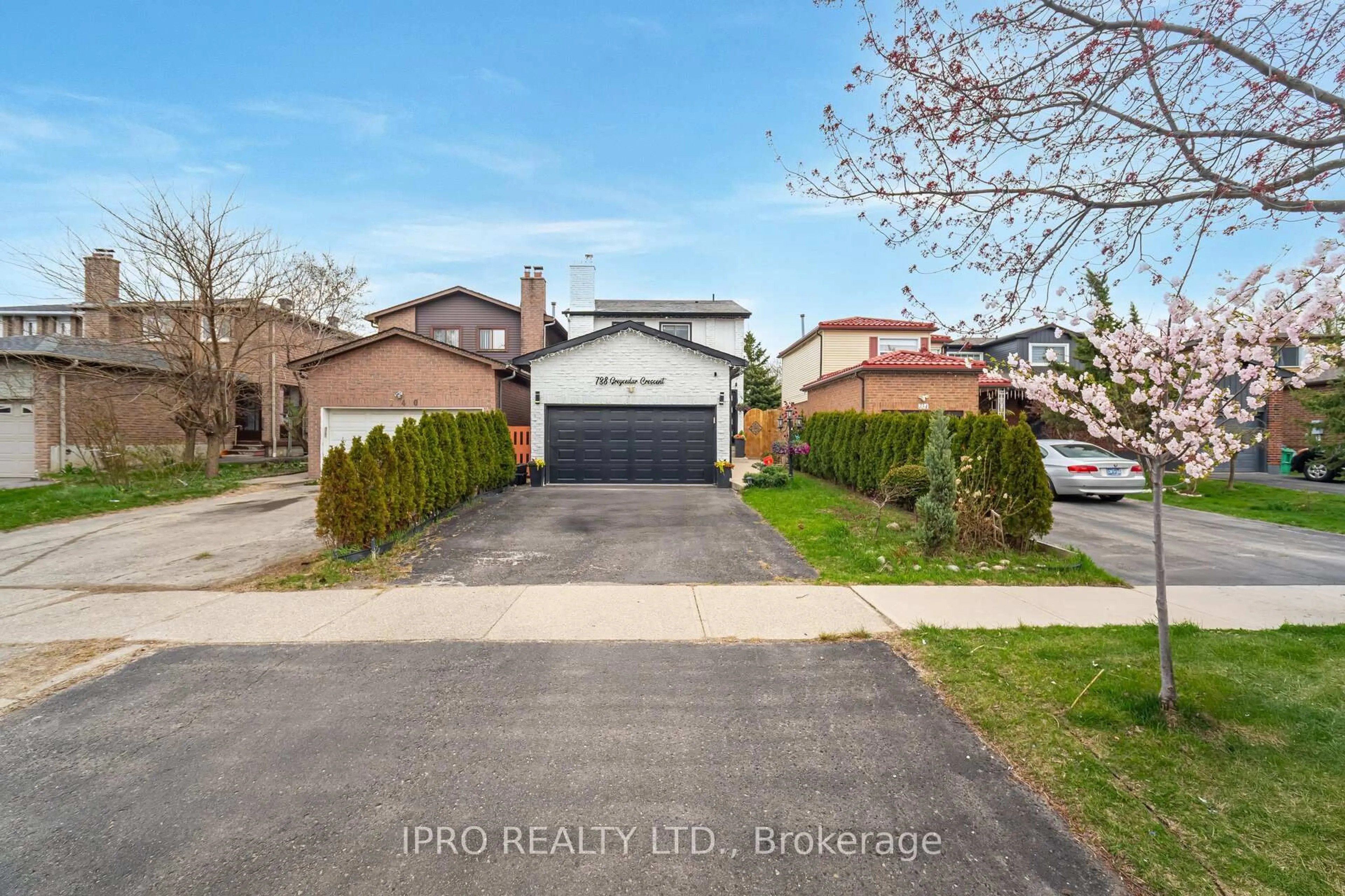 Unknown for 738 Greycedar Cres, Mississauga Ontario L4W 3J8