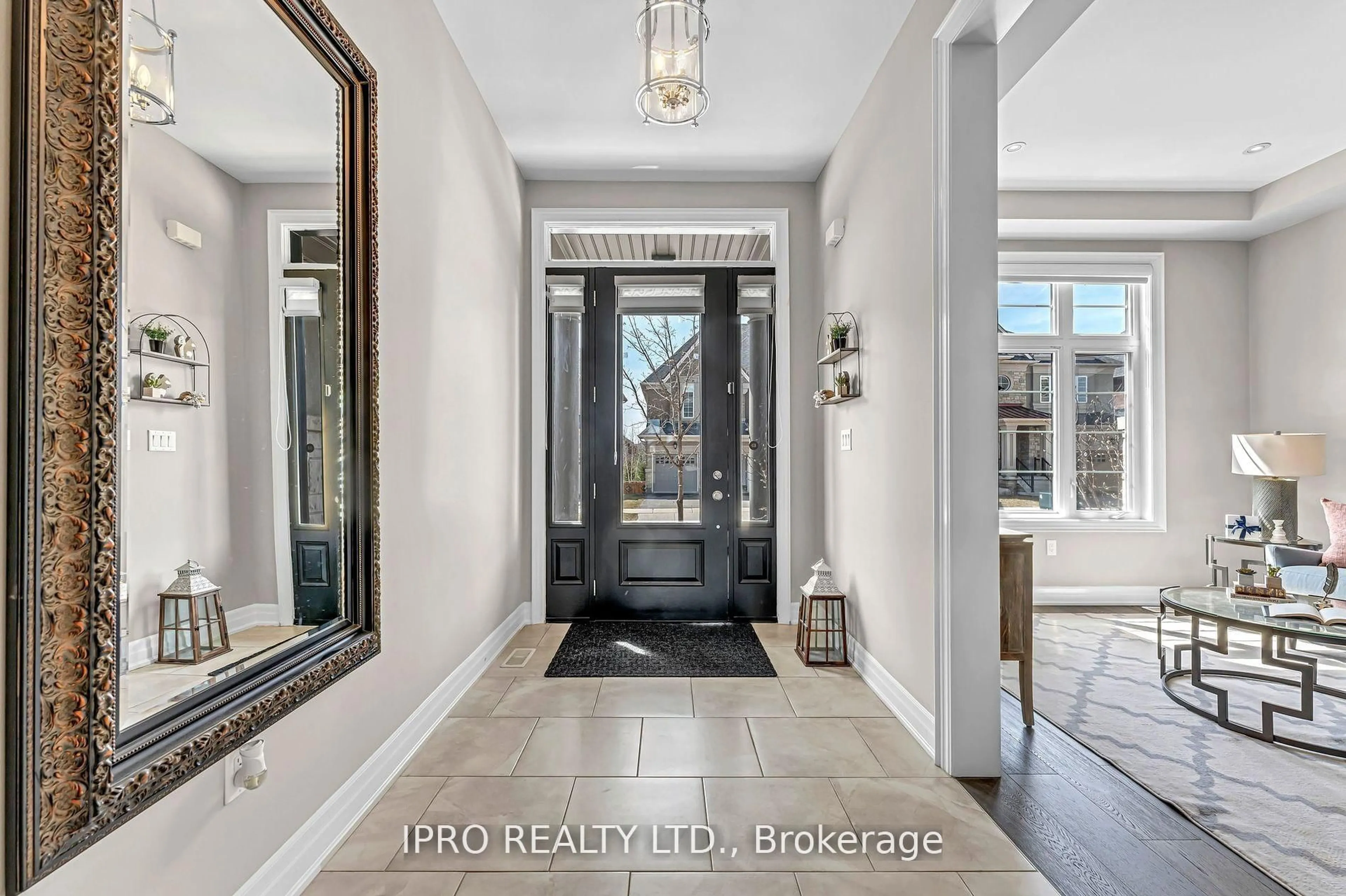 Indoor entryway for 3173 Sunflower Dr, Oakville Ontario L6M 4M2