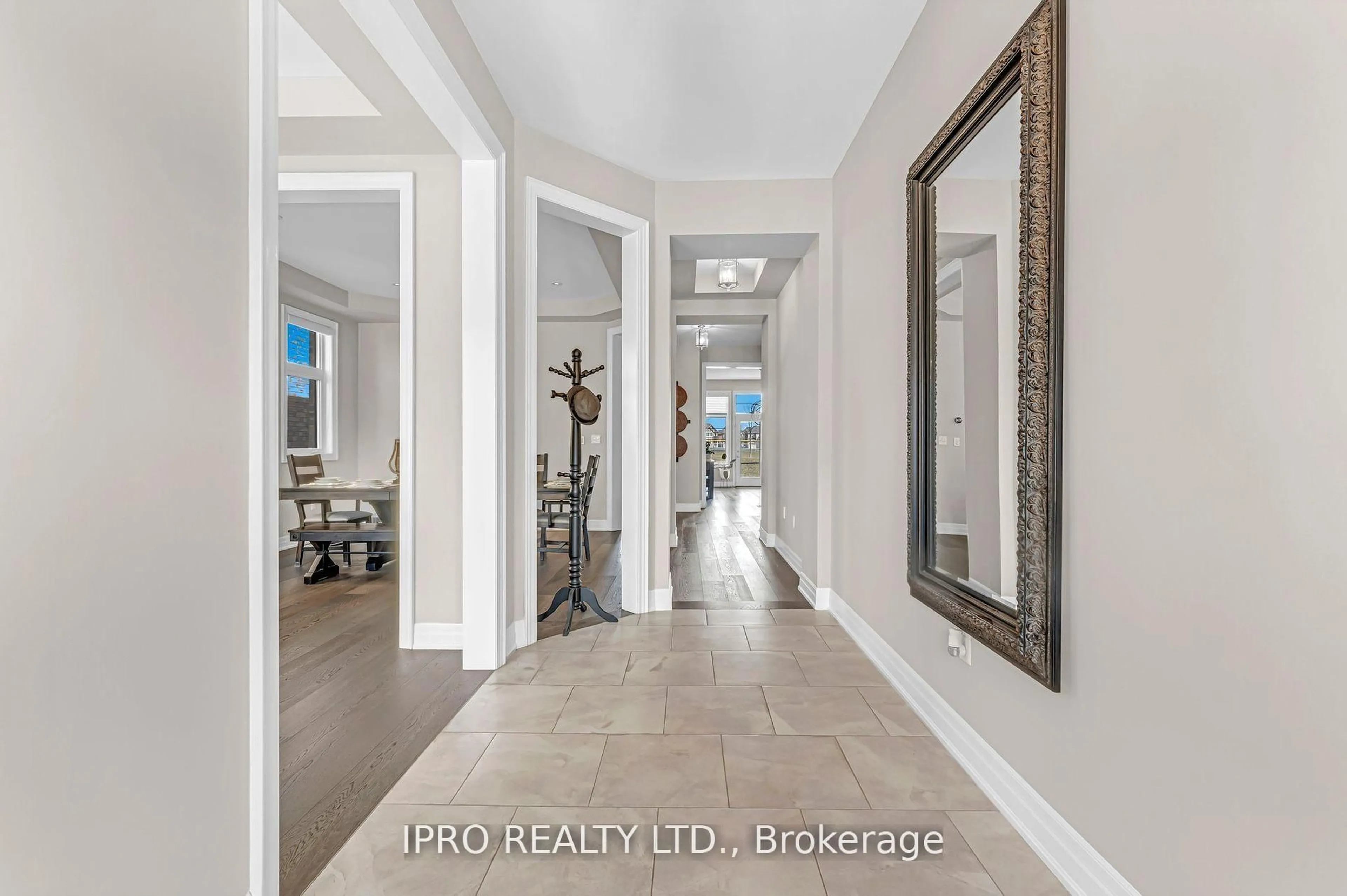 Indoor entryway for 3173 Sunflower Dr, Oakville Ontario L6M 4M2