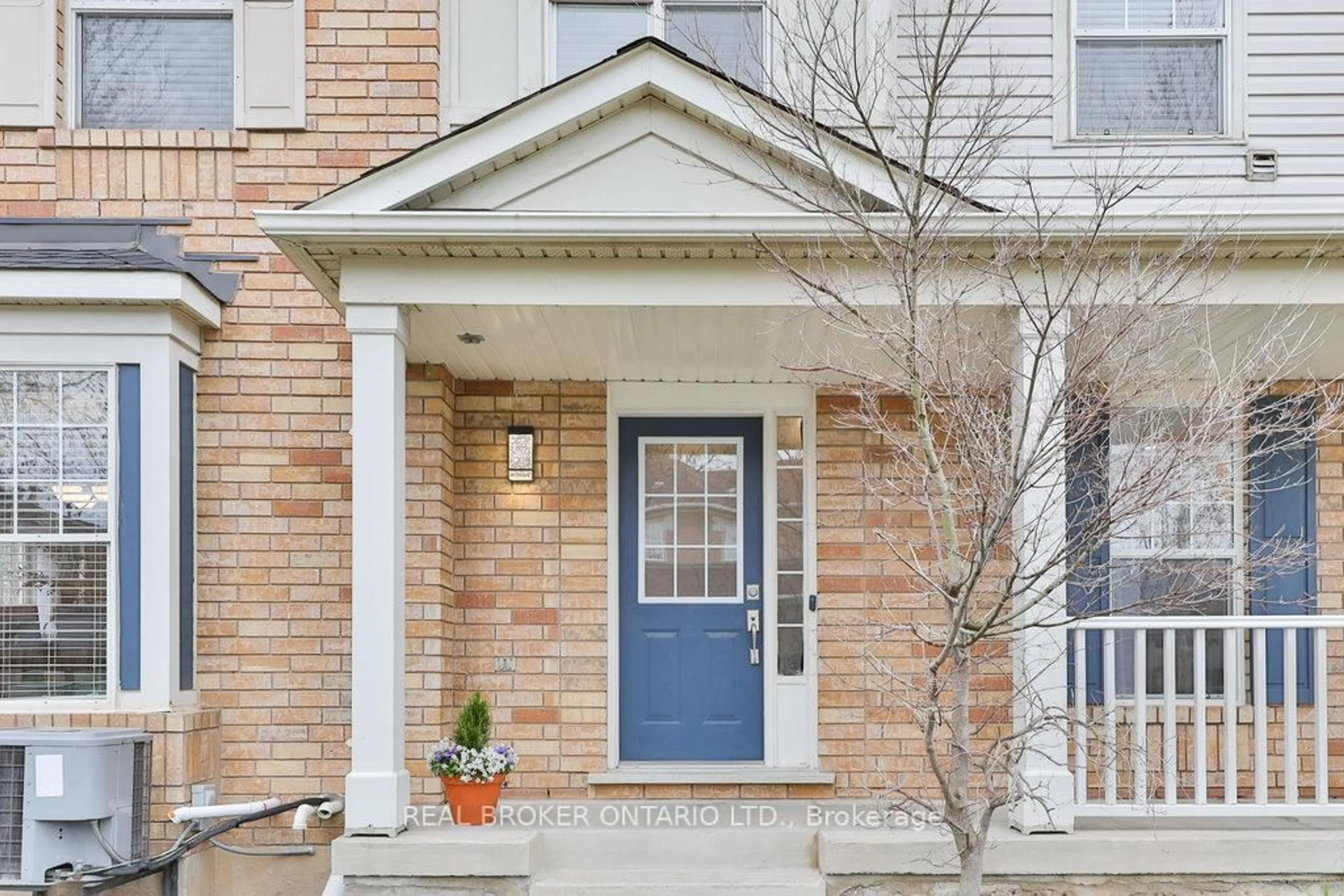 Indoor entryway for 681 Thompson Rd, Milton Ontario L9T 6A6