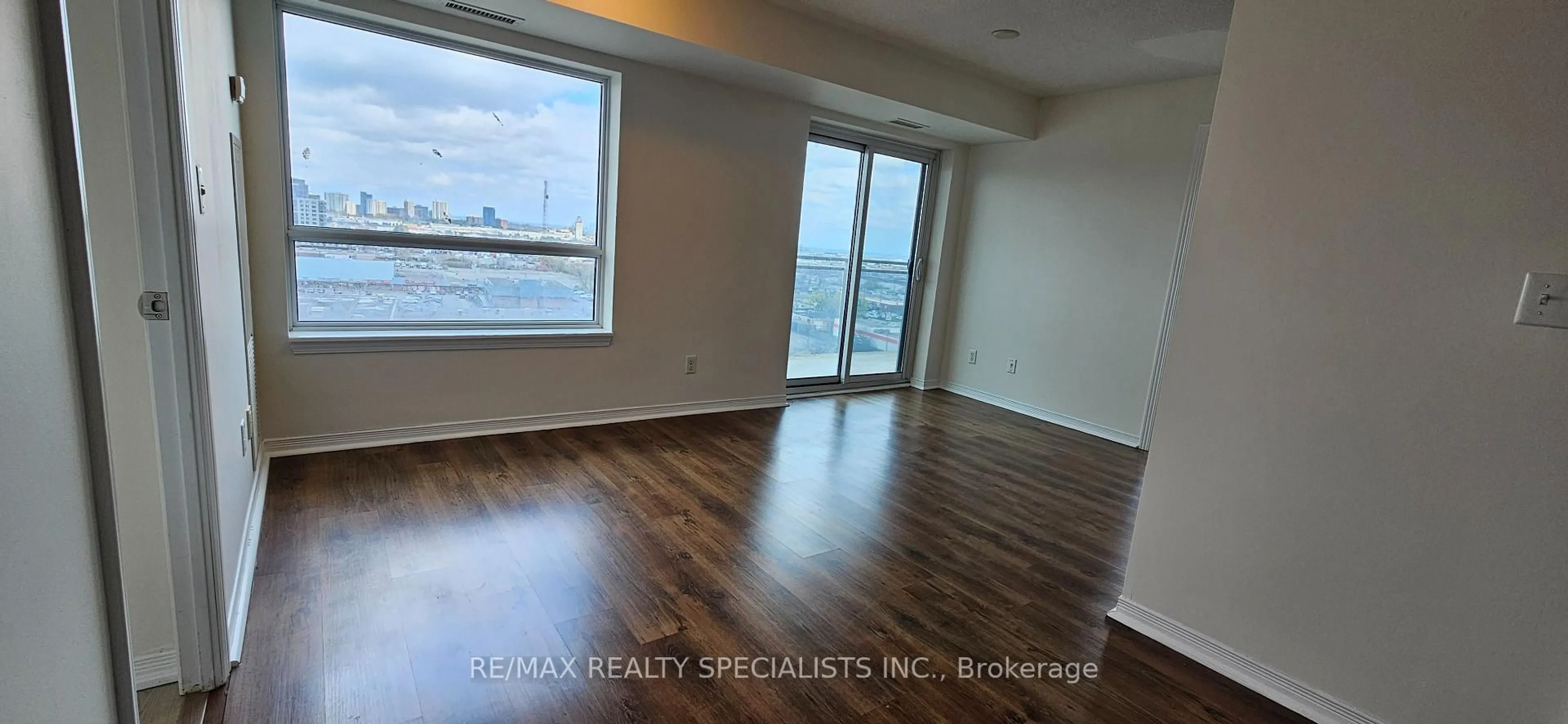 A pic of a room for 215 Queen St #1103, Brampton Ontario L6W 0A9