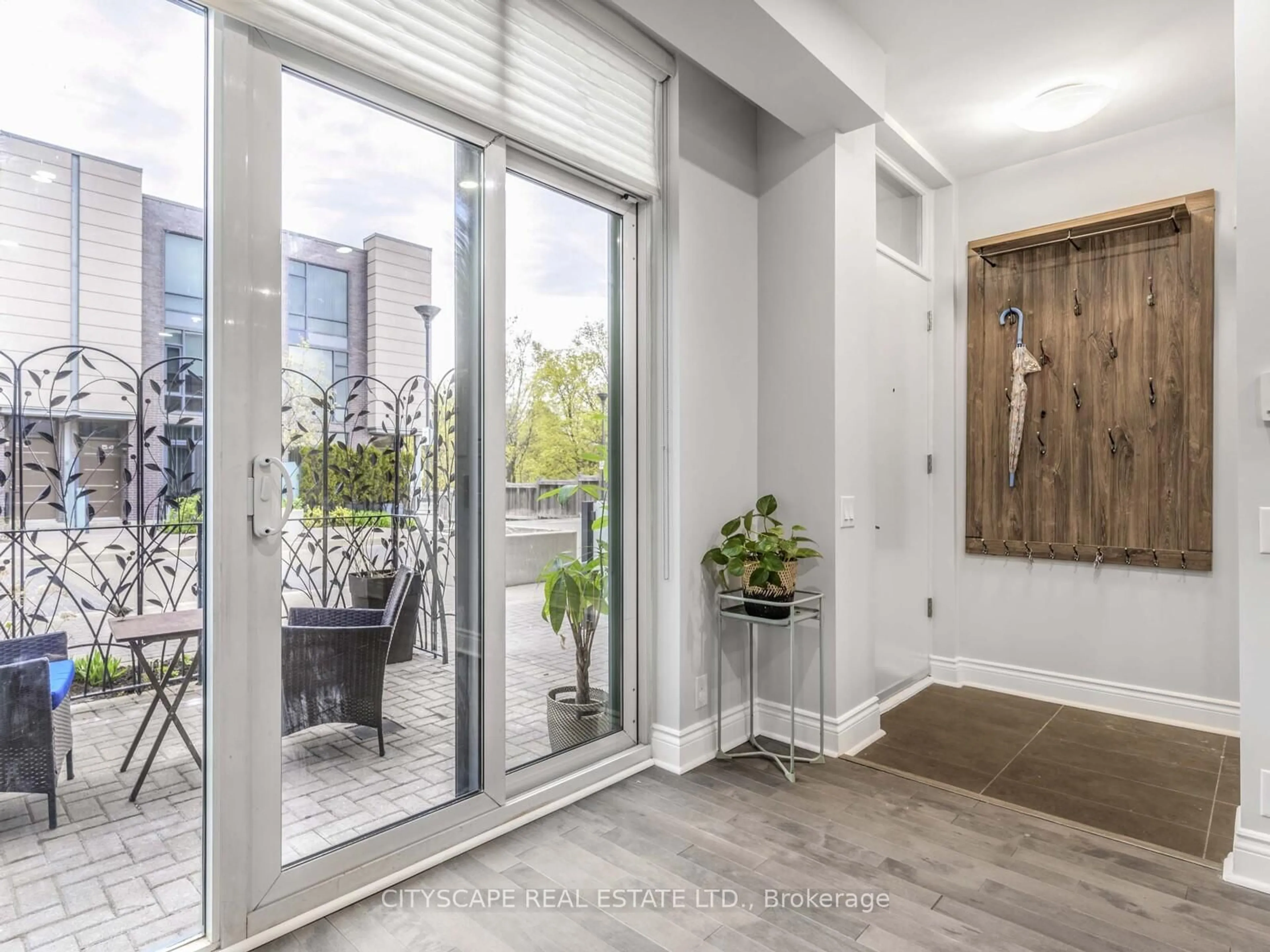 Indoor entryway for 23 Valhalla Inn Rd #50, Toronto Ontario M9B 1S9