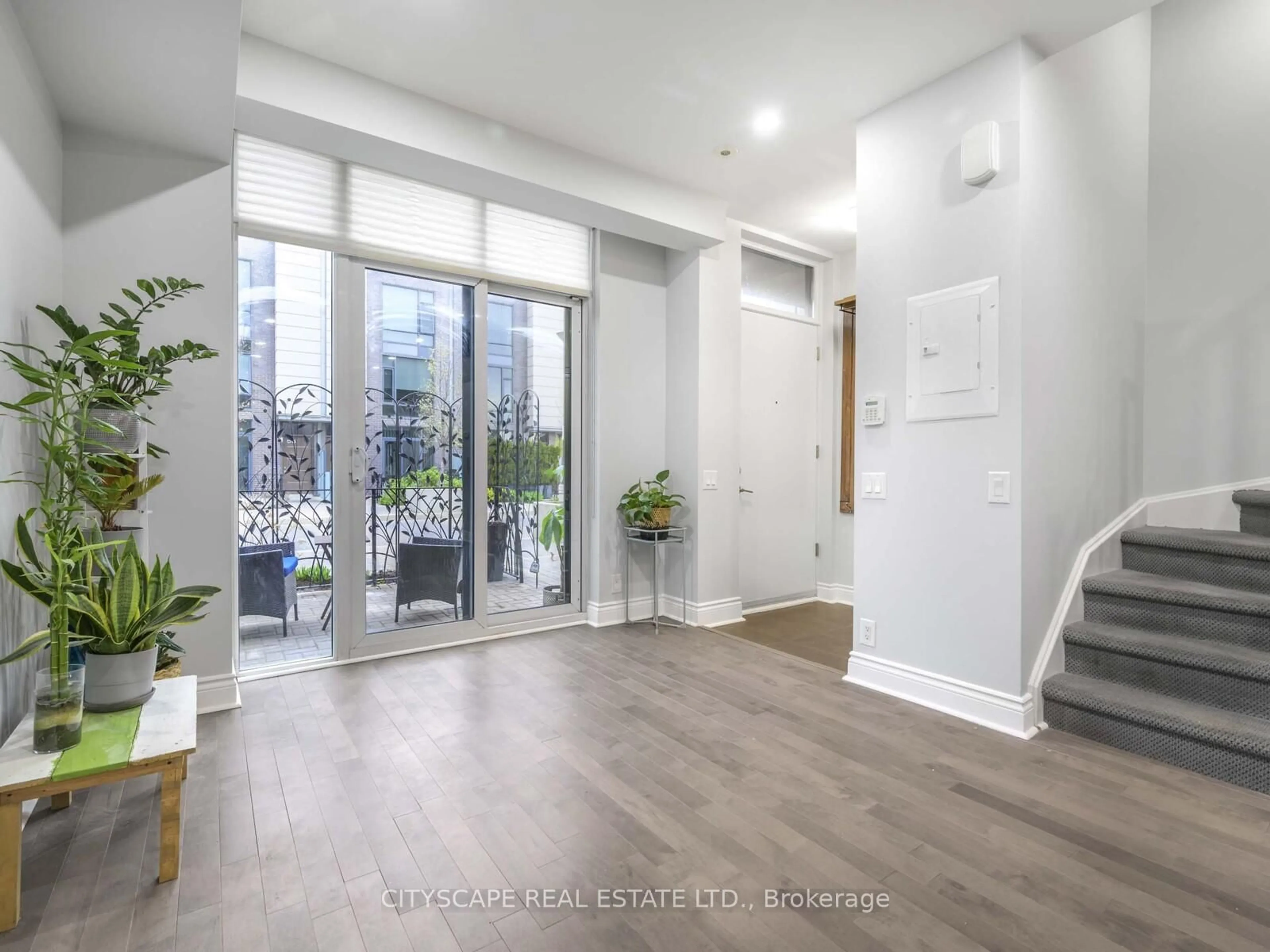 Indoor entryway for 23 Valhalla Inn Rd #50, Toronto Ontario M9B 1S9