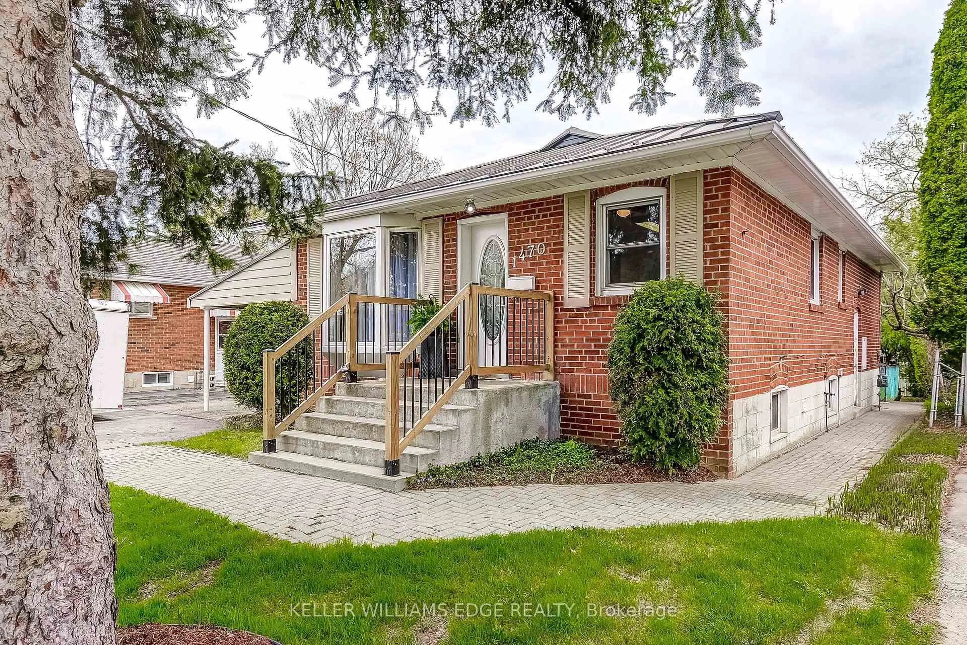 Home with brick exterior material, street for 1470 Fisher Ave, Burlington Ontario L7P 2L8