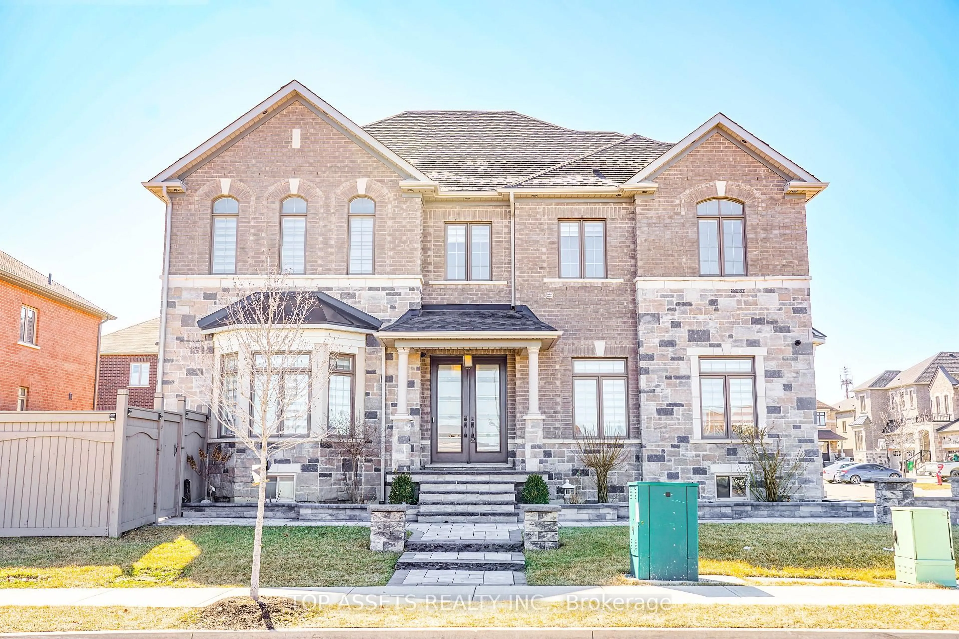 Home with brick exterior material, unknown for 1 Penlea Gate, Brampton Ontario L6P 4M7