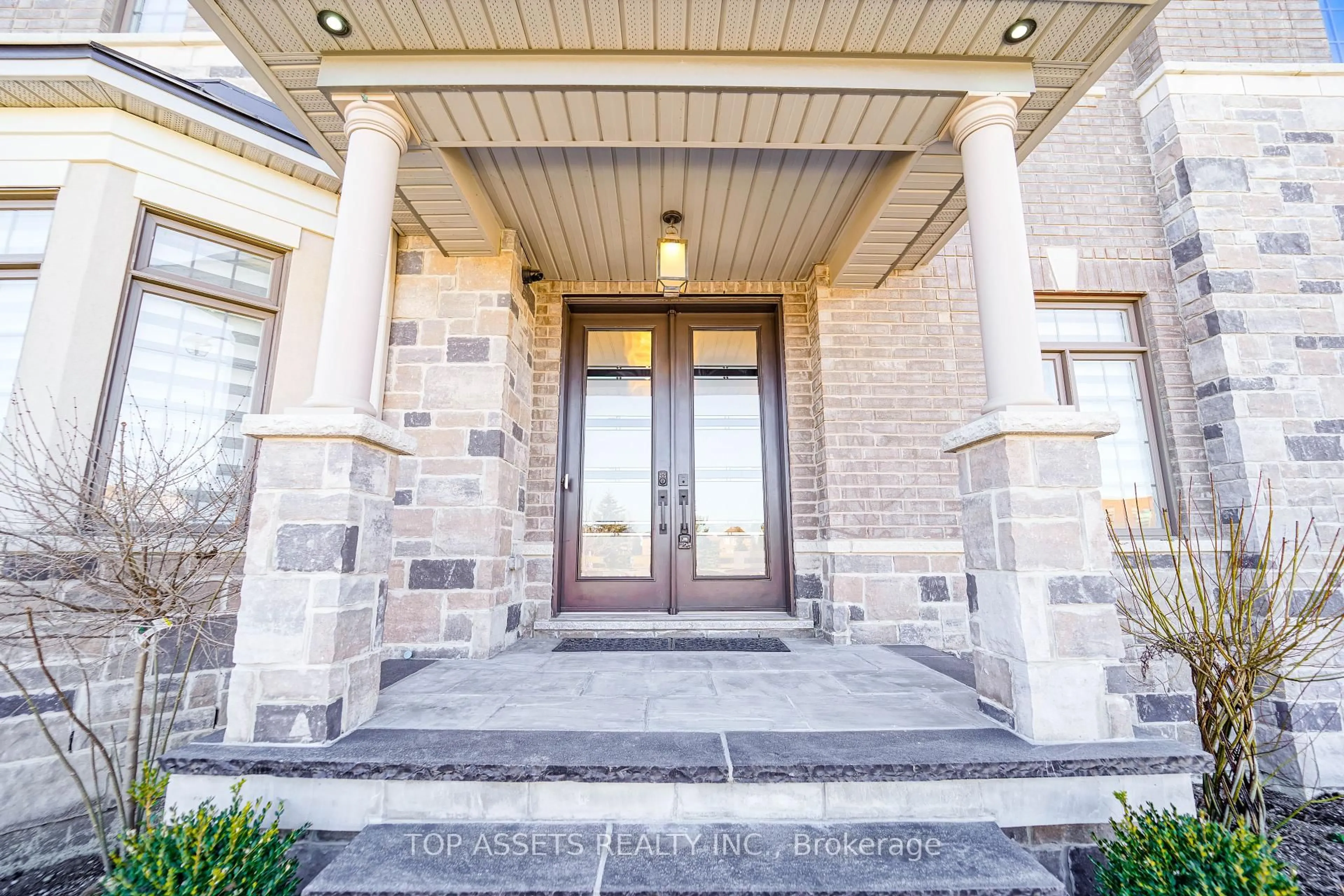 Indoor entryway for 1 Penlea Gate, Brampton Ontario L6P 4M7