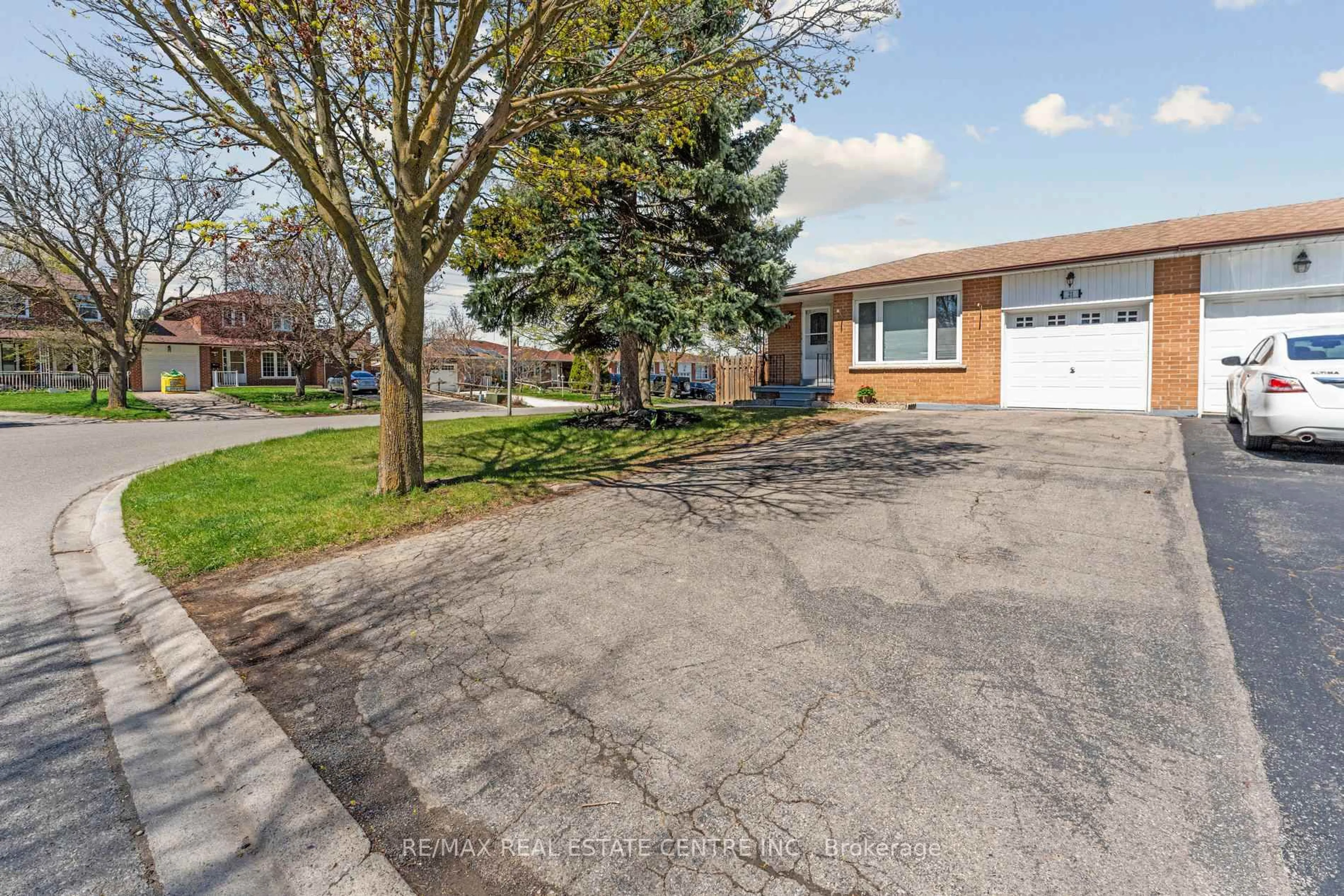 Unknown for 21 Marchbank Cres, Brampton Ontario L6S 3A7