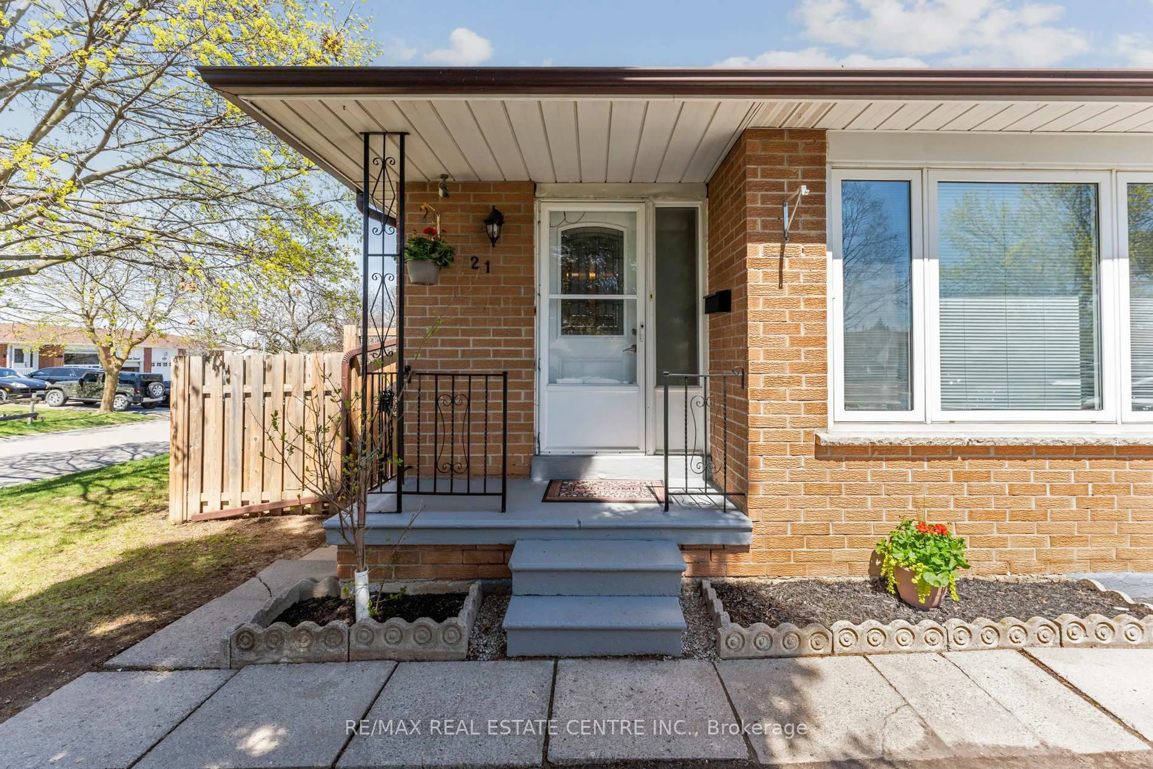 Home with brick exterior material, street for 21 Marchbank Cres, Brampton Ontario L6S 3A7