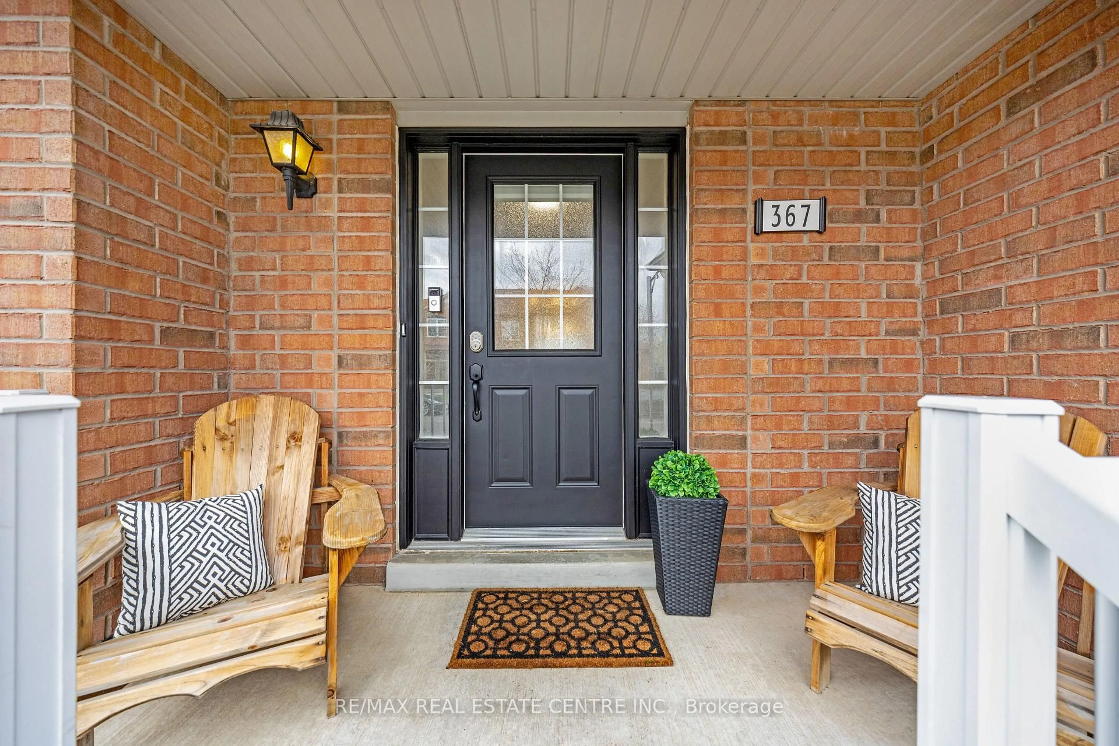 Indoor entryway for 367 Hobbs Cres, Milton Ontario L9T 0J2